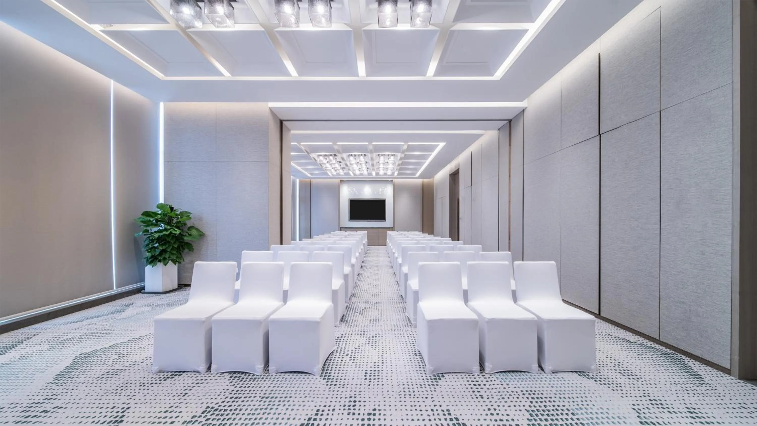 Meeting/conference room in HUALUXE Xi'an Chanba by IHG-西安浐灞华邑酒店-Near Xi'an International Convention Exhibition Center and Shopping mall and The Romantic show of Xi'an-Free Luggage Storage-English Service