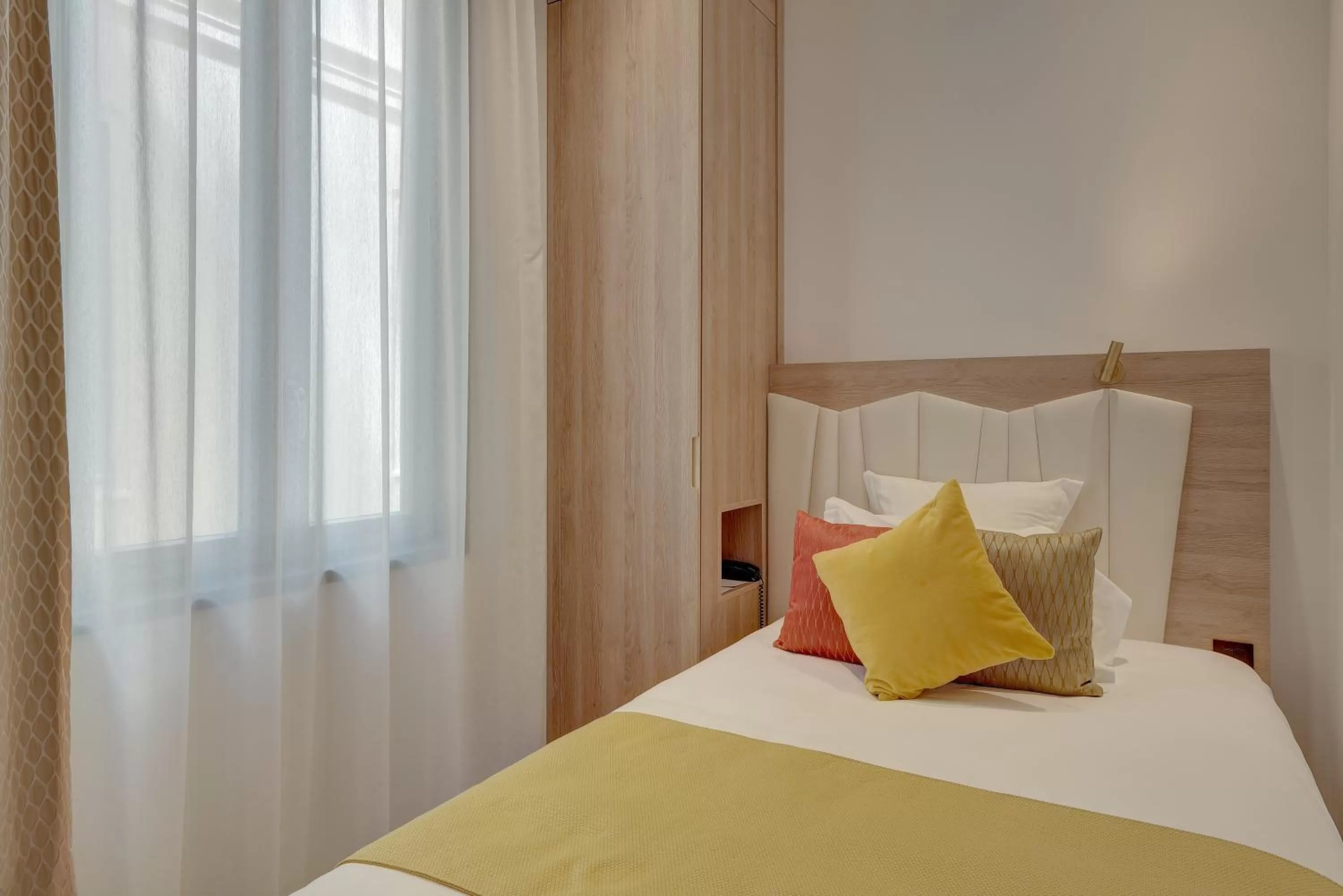 Bedroom, Bed in Best Western Plus Comedie Saint Roch