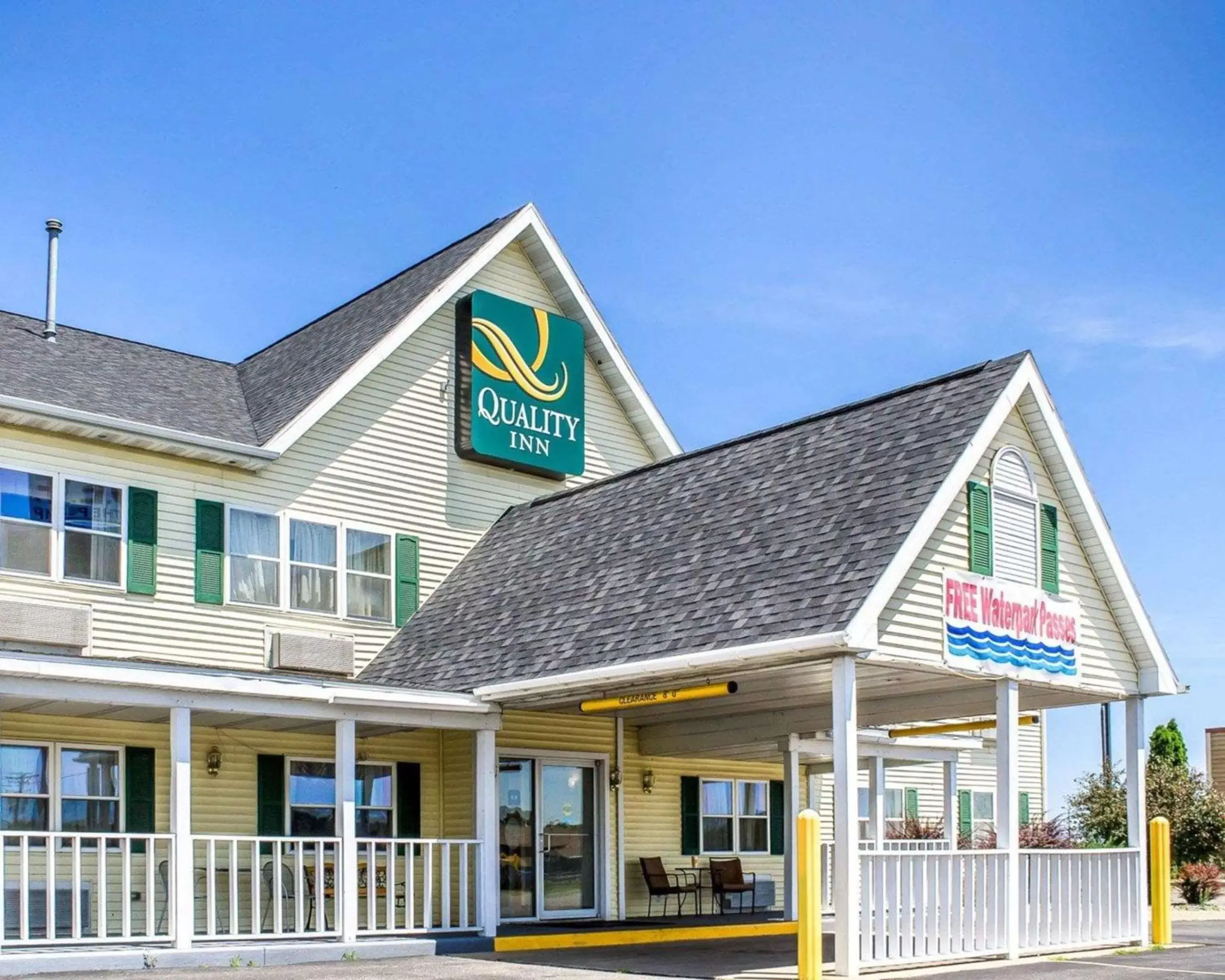 Property building in Quality Inn Mauston