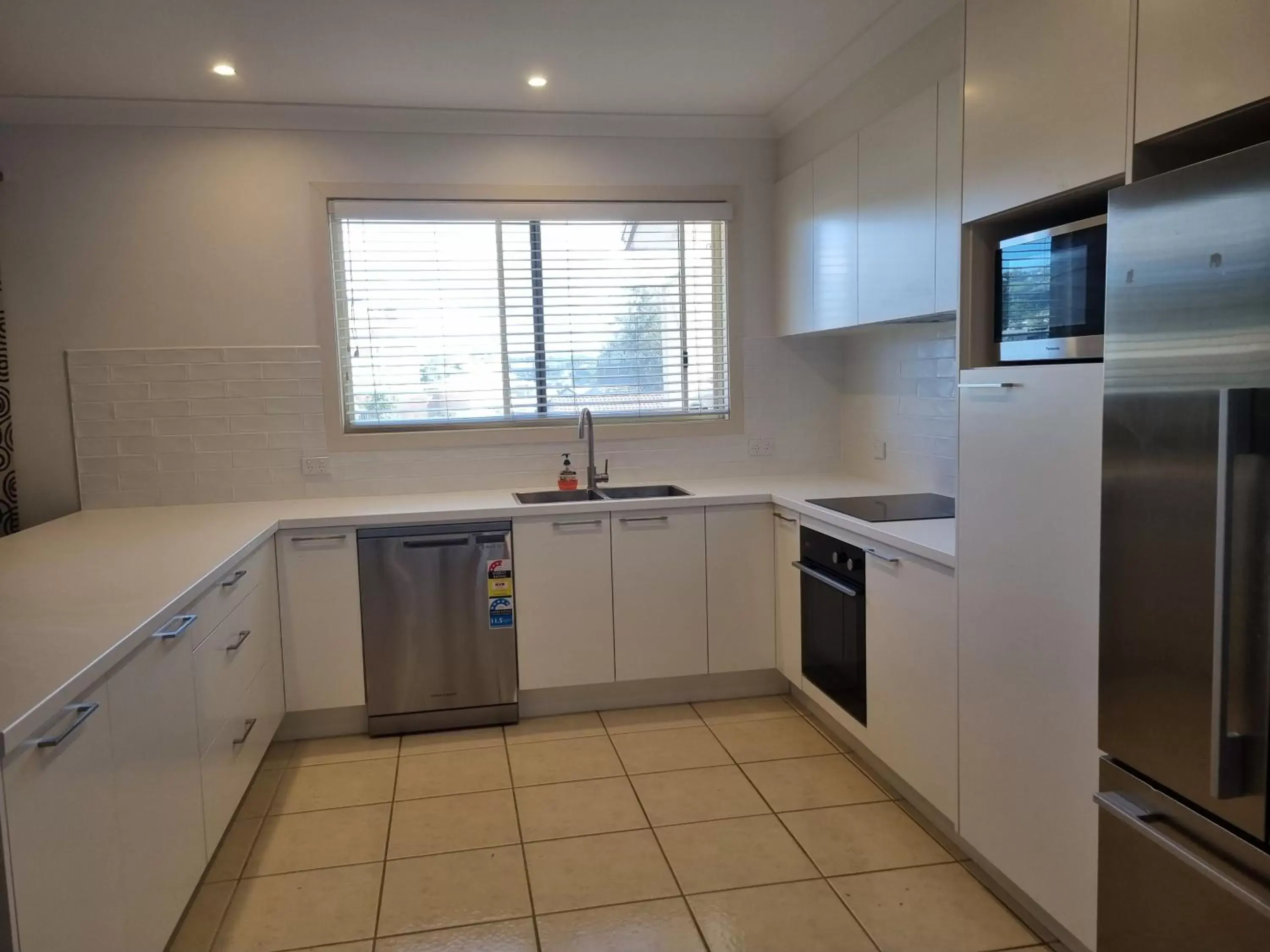 Kitchen/Kitchenette in Terrigal Sails Serviced Apartments