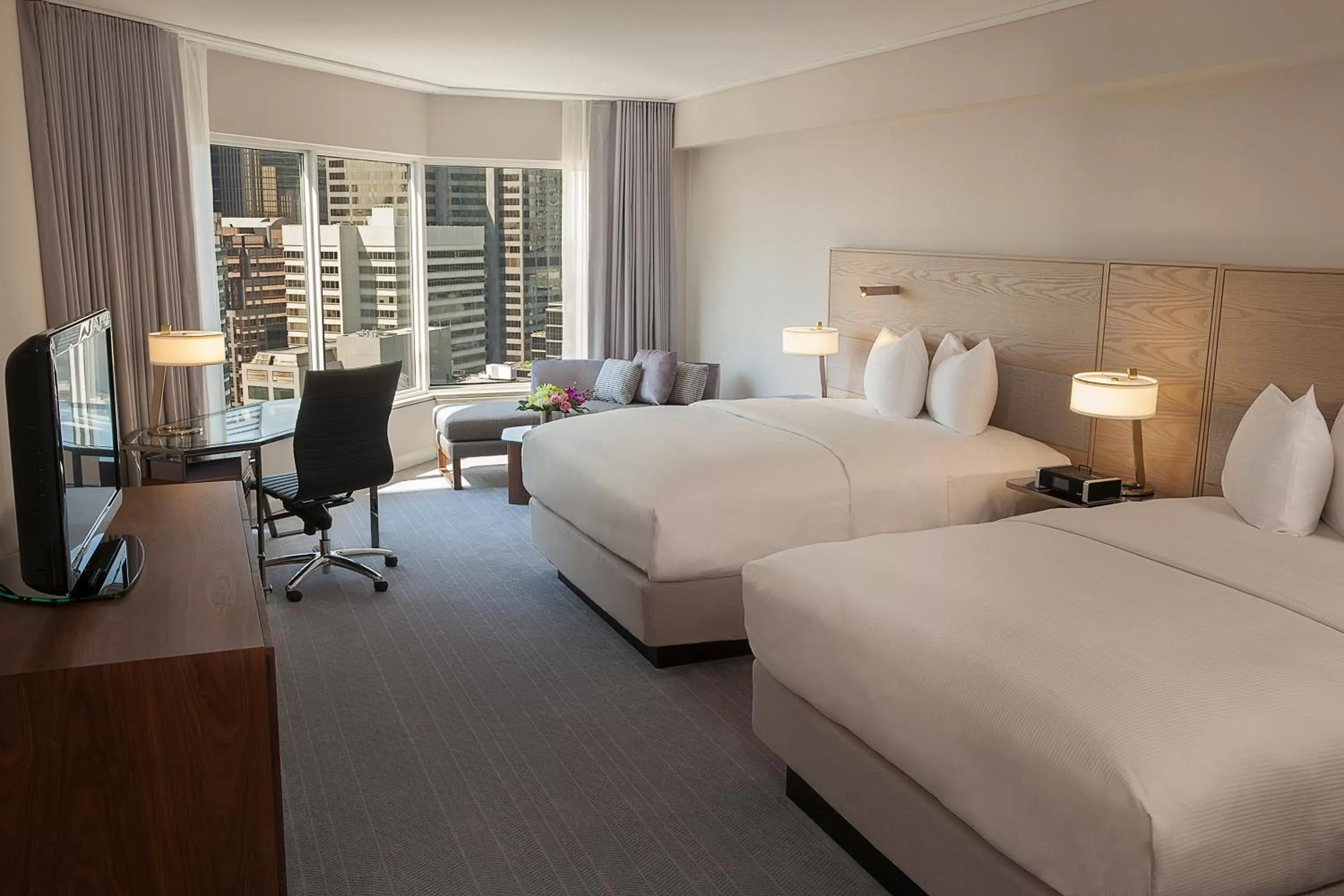 City view, Bed in InterContinental Toronto Centre by IHG City view, Bed in InterContinental Toronto Centre by IHG