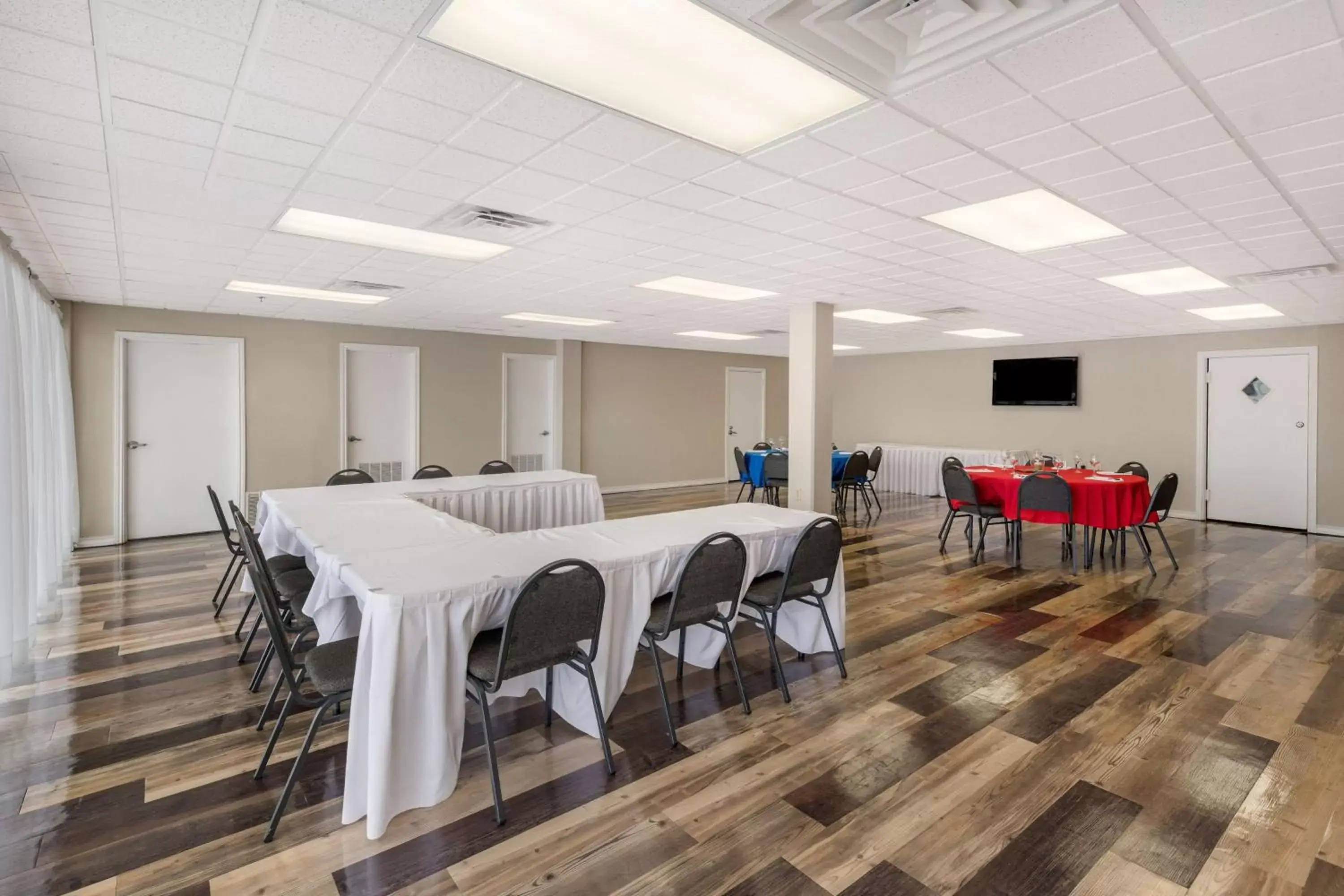 Meeting/conference room in Pearl on the Concho SureStay Collection by Best Western