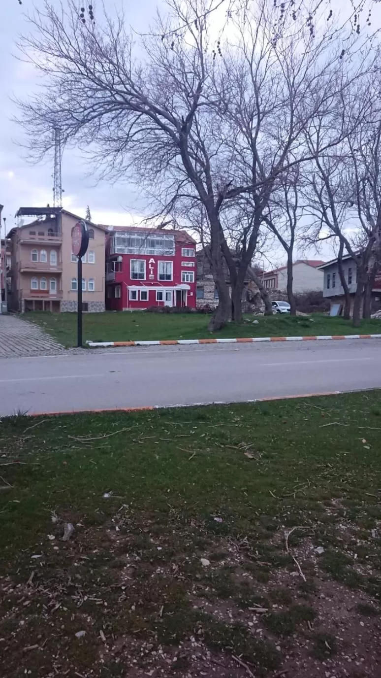 Property building in Ali's Pension ada alis