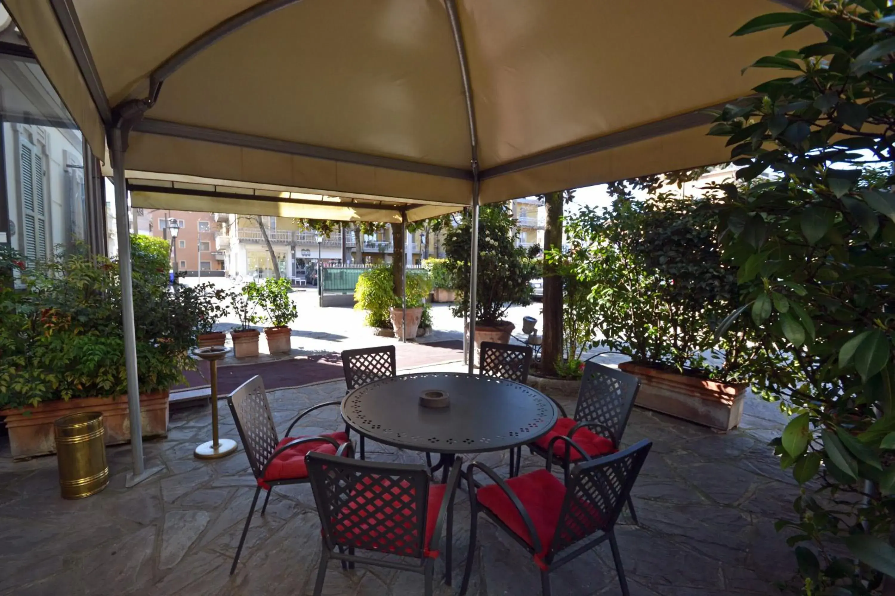 Garden, Restaurant/Places to Eat in Hotel Residence