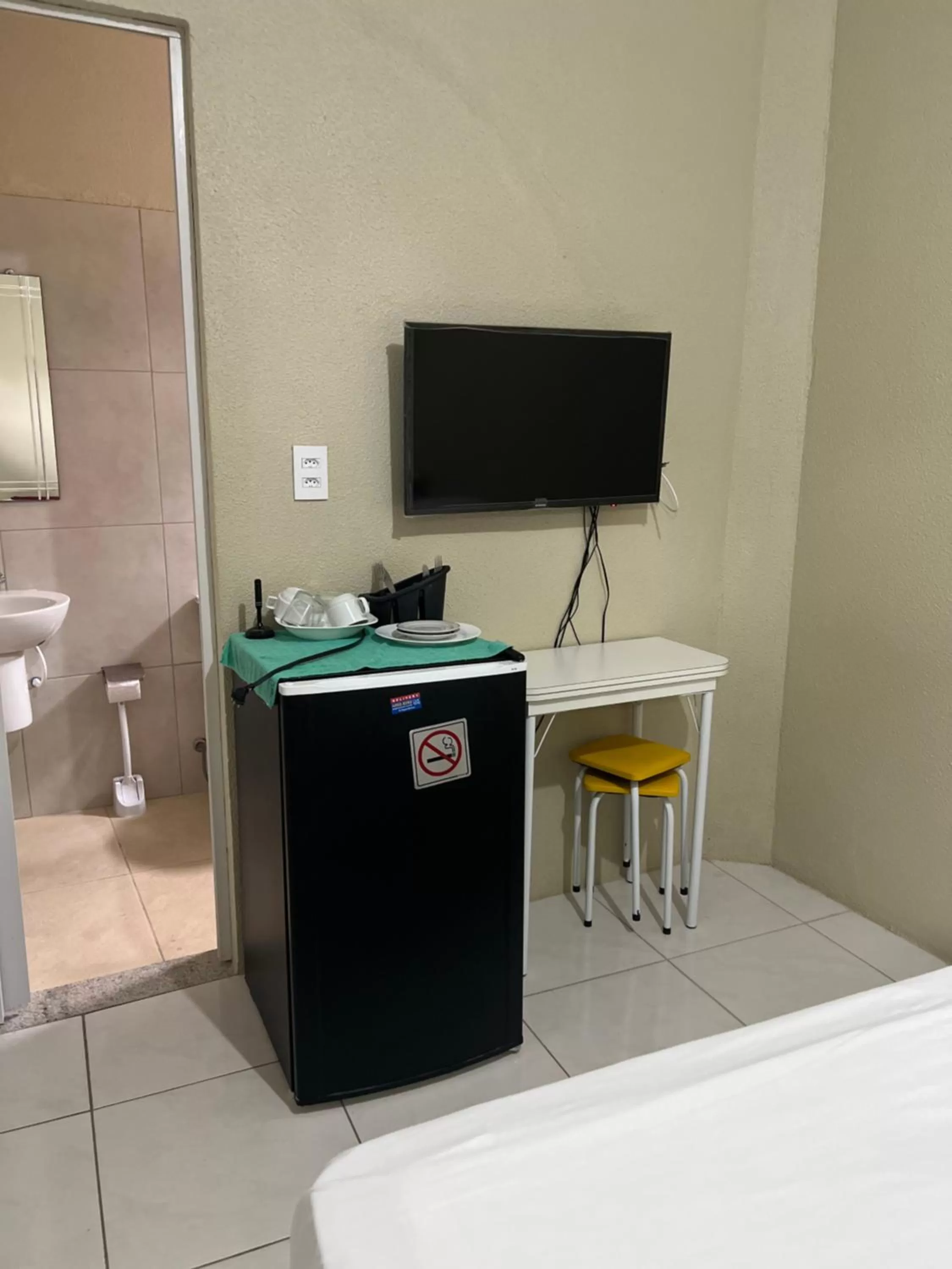 Property building, TV/Entertainment Center in Pousada Hostal Iracema