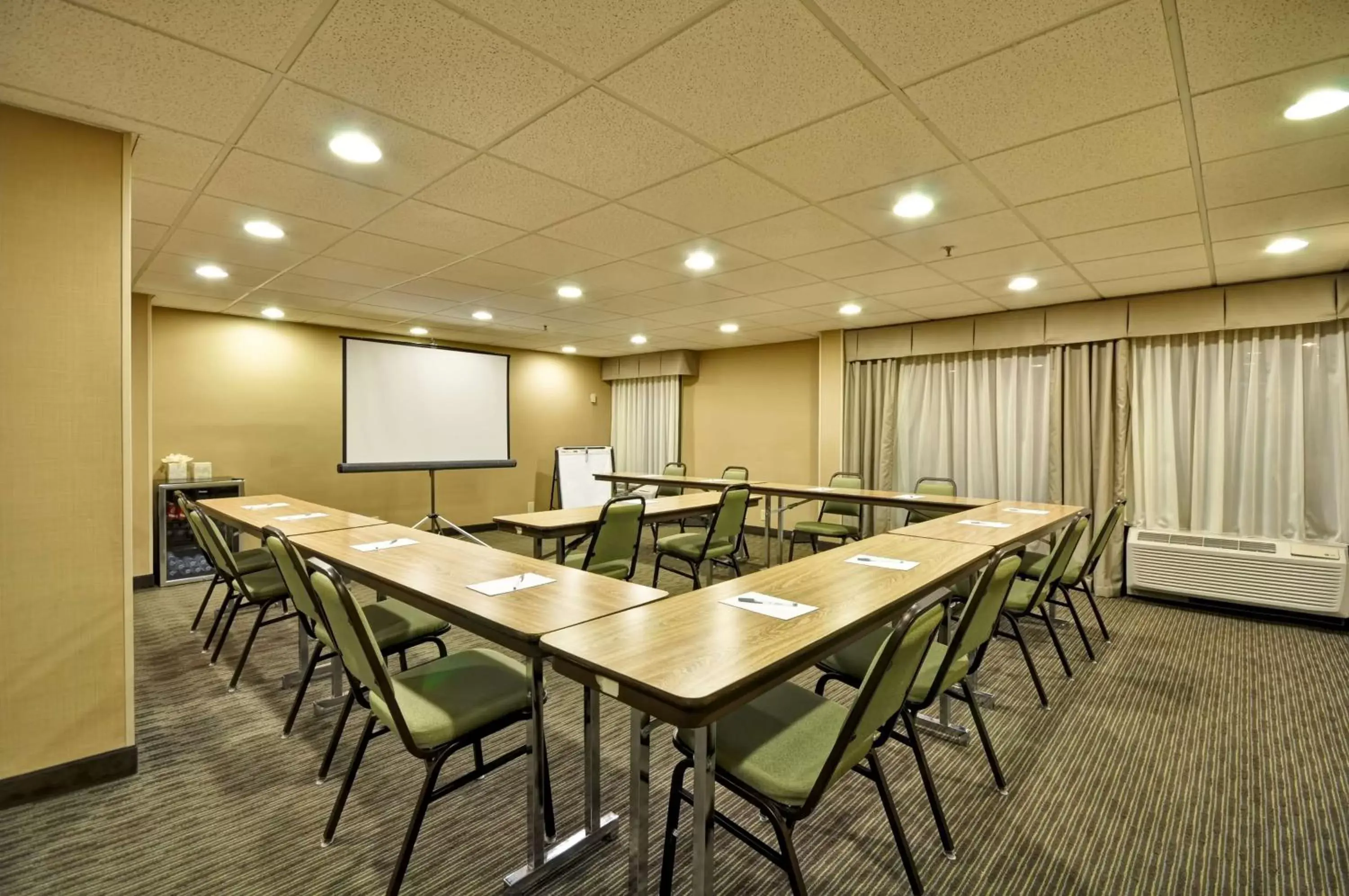 Meeting/conference room in Hampton Inn Kansas City - Airport