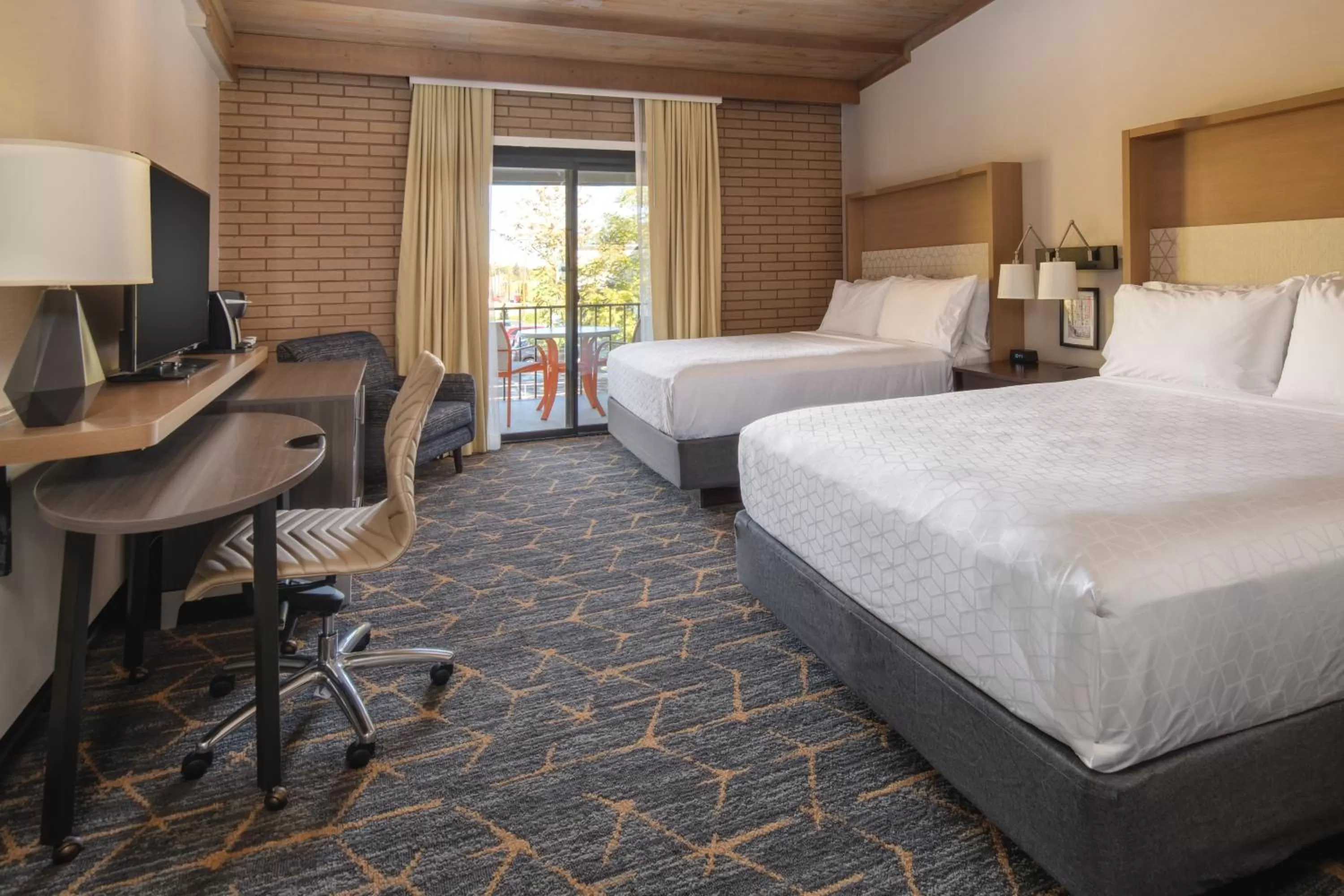 Photo of the whole room, Bed in Holiday Inn Richland on the River by IHG