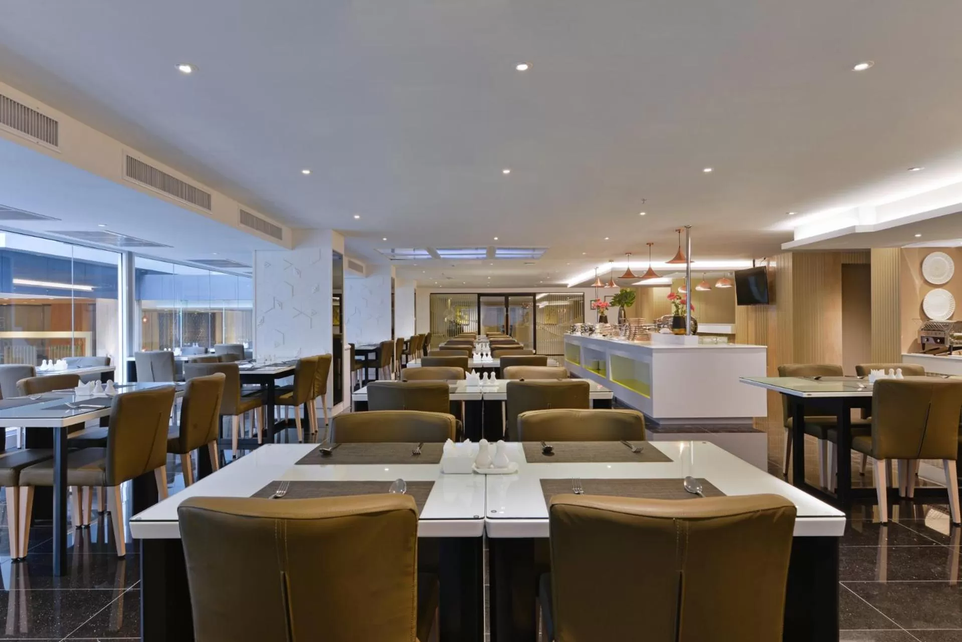 Restaurant/places to eat in Le D'Tel Bangkok