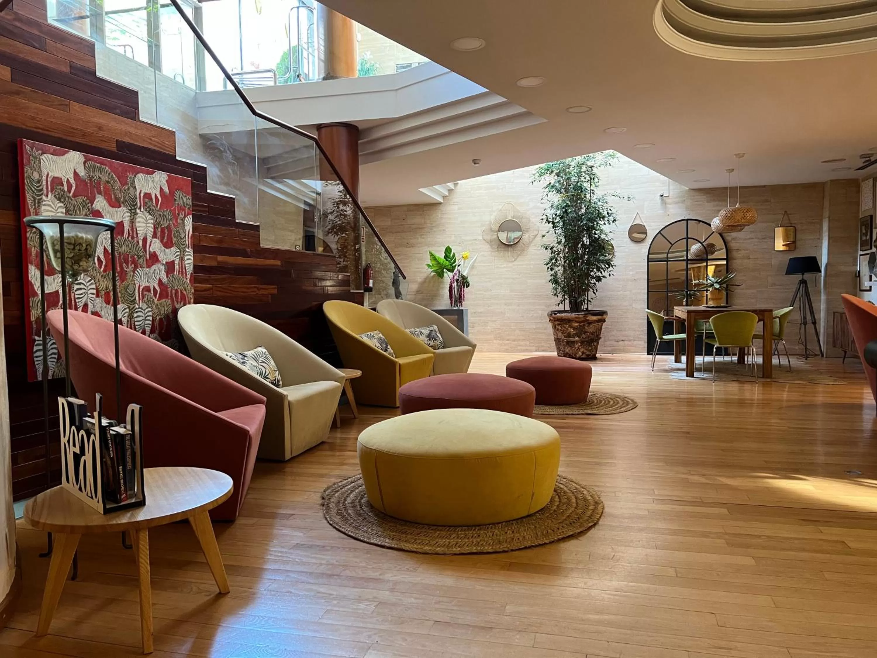 Communal lounge/ TV room in Vilana Hotel Boutique