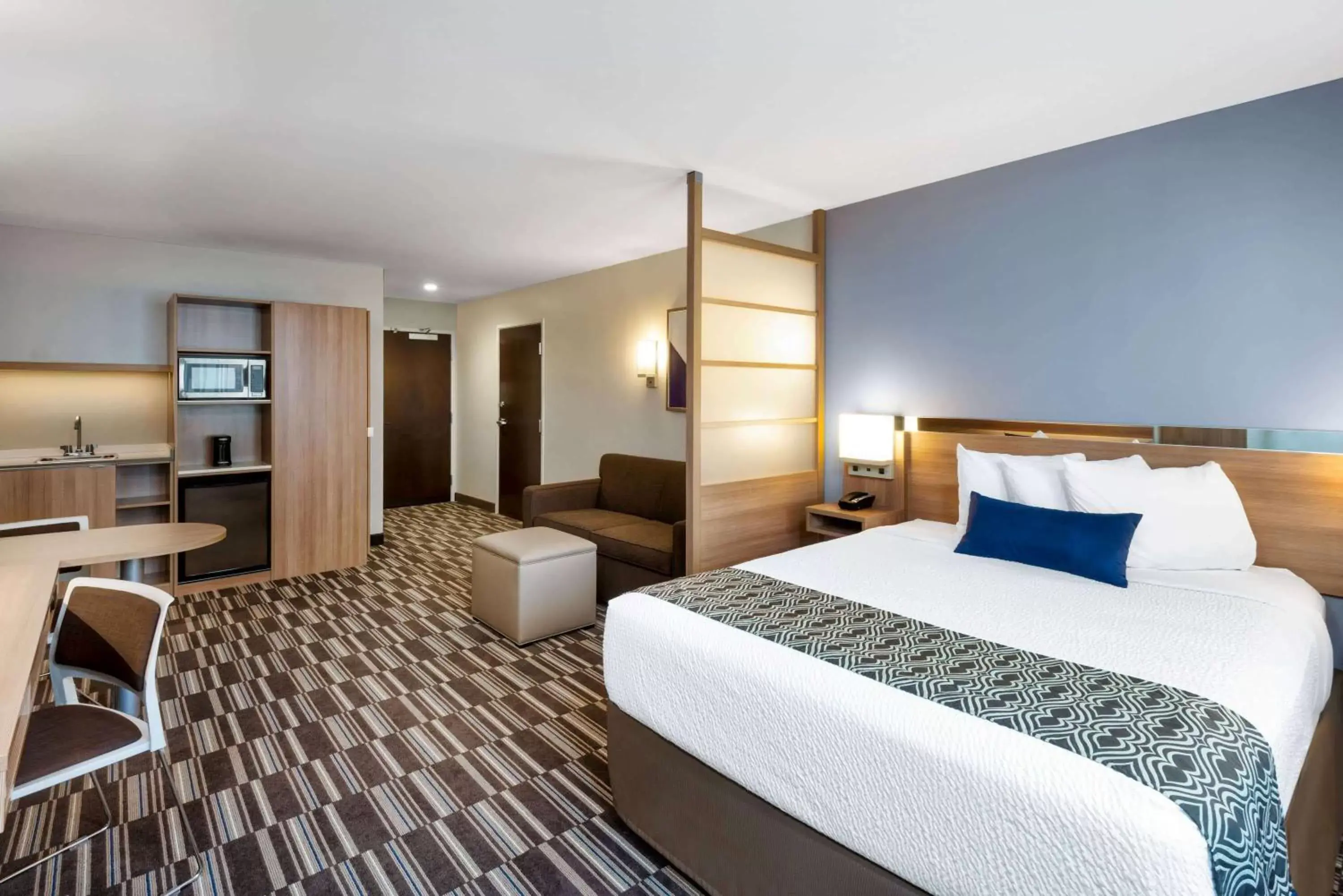 Photo of the whole room, Bed in Microtel Inn & Suites by Wyndham Warsaw