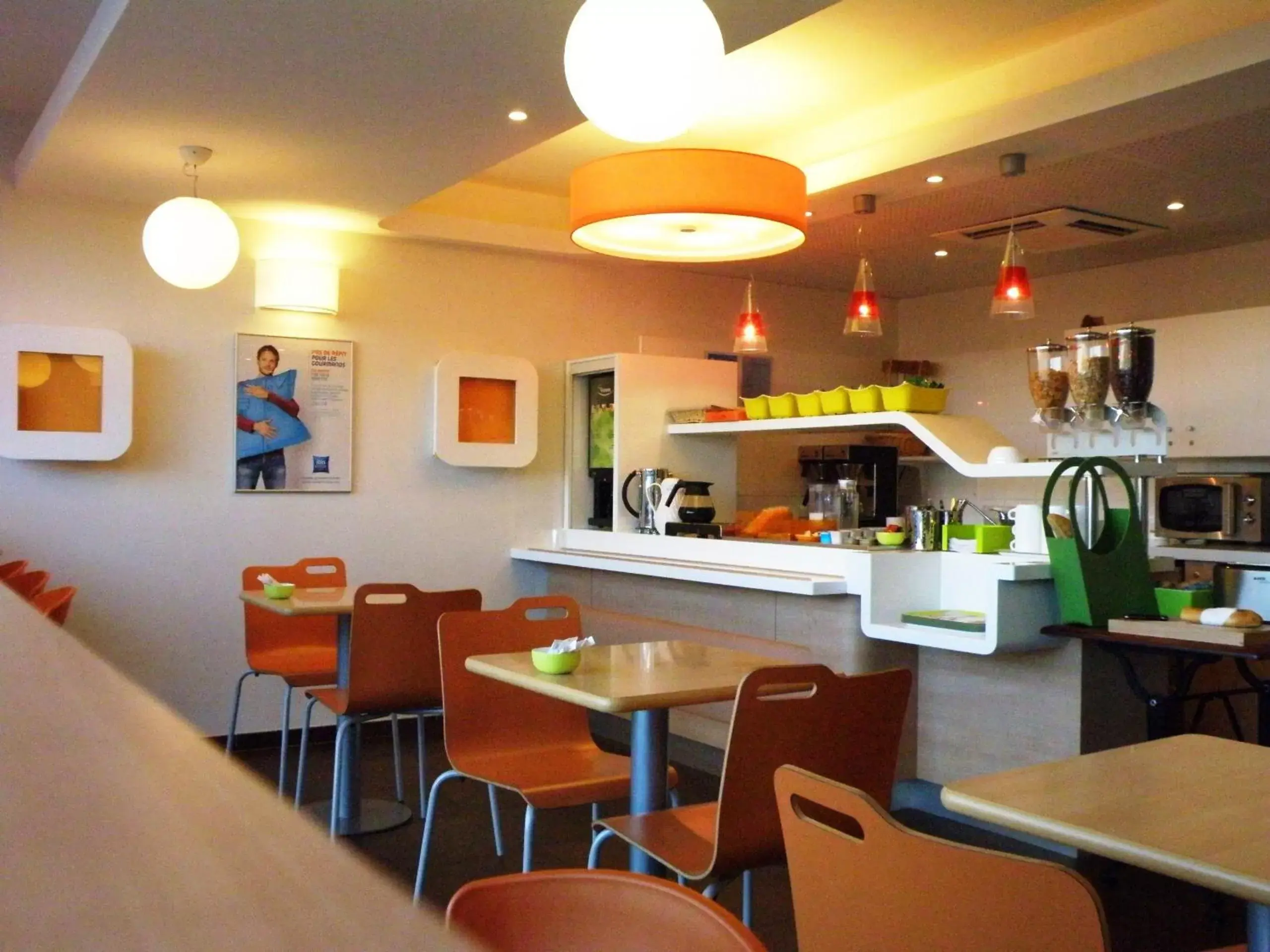 Restaurant/Places to Eat in ibis budget Montauban Les Chaumes