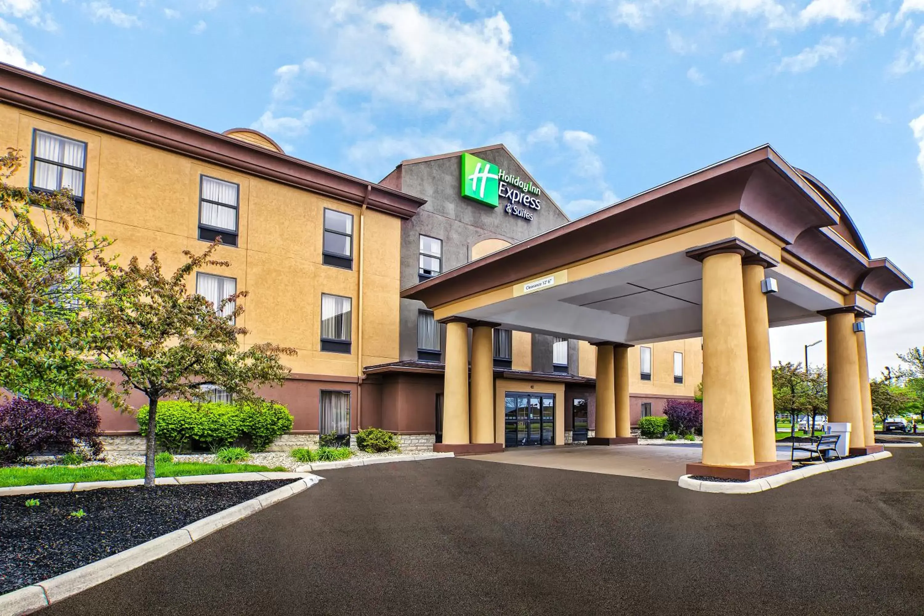 Property Building in Holiday Inn Express Hotel and Suites Marysville, an IHG Hotel