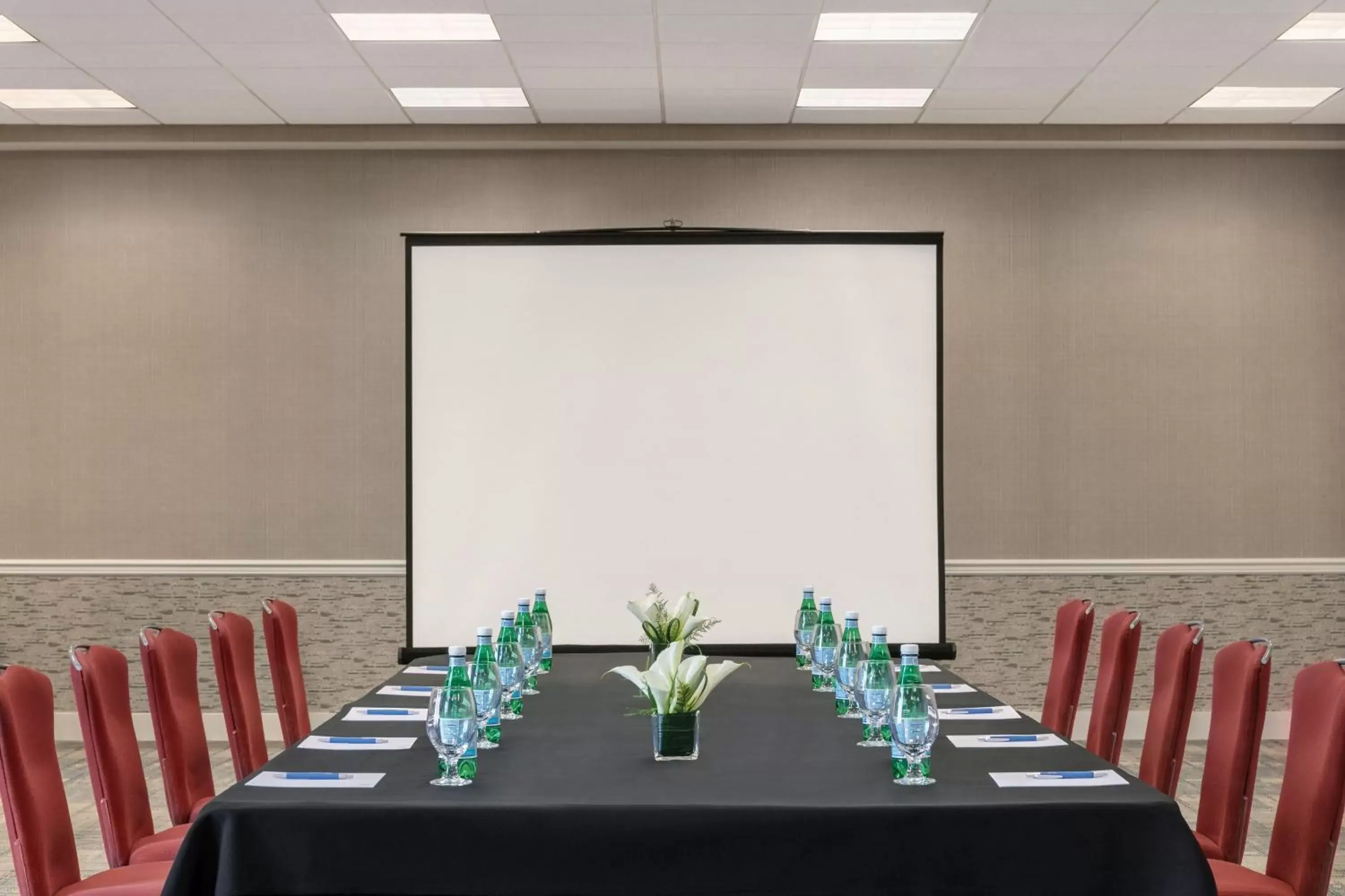 Meeting/conference room, Business Area/Conference Room in Four Points by Sheraton Sacramento Airport