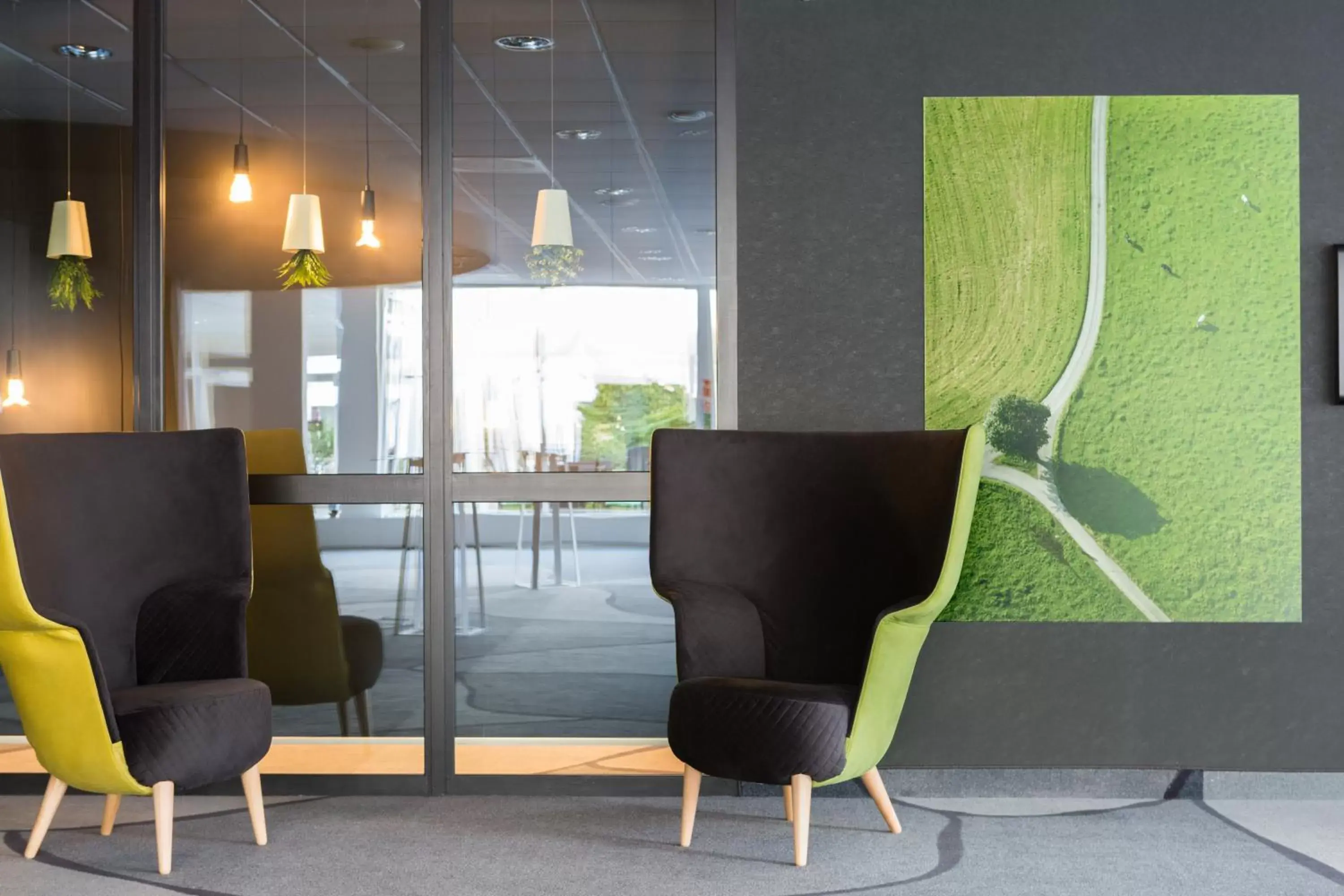 Business facilities, Seating Area in Novotel Warszawa Airport