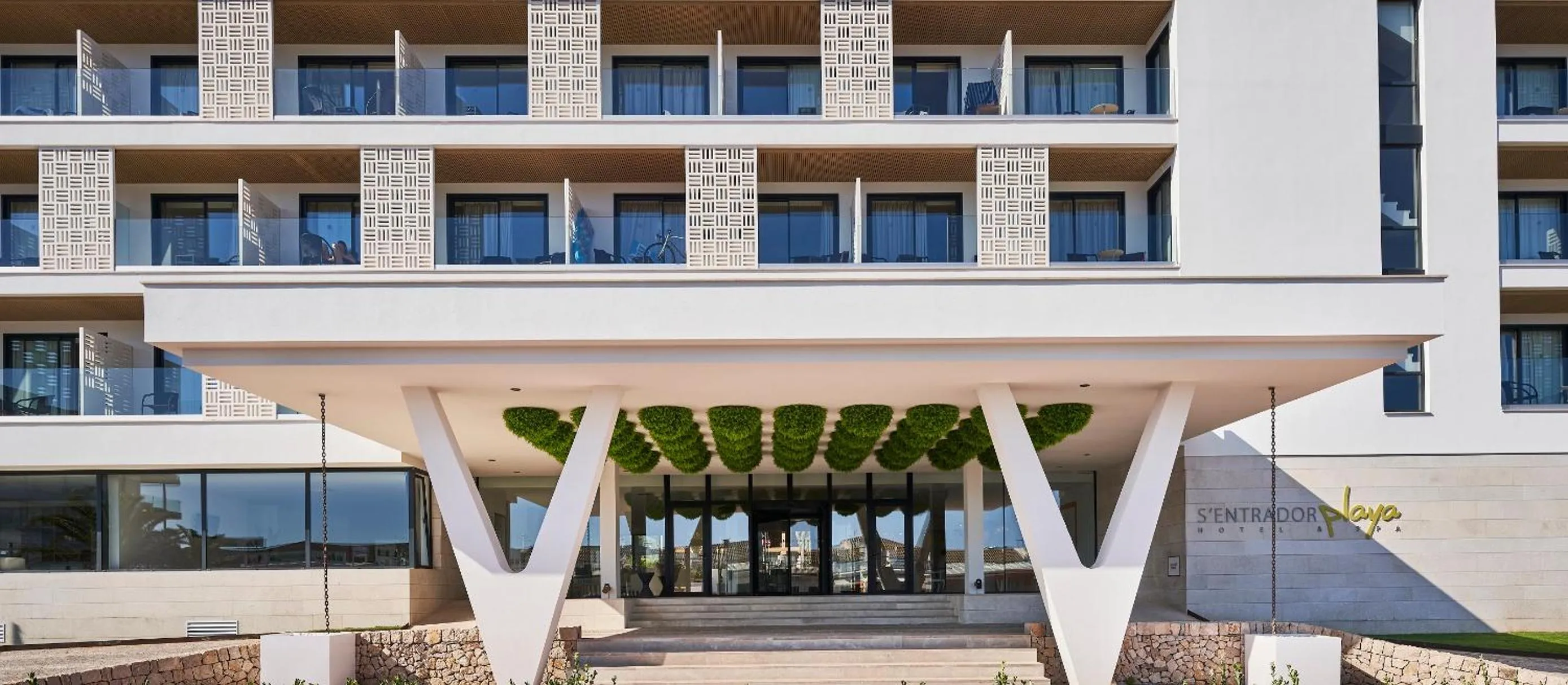 Property building in Hotel & Spa S'Entrador Playa