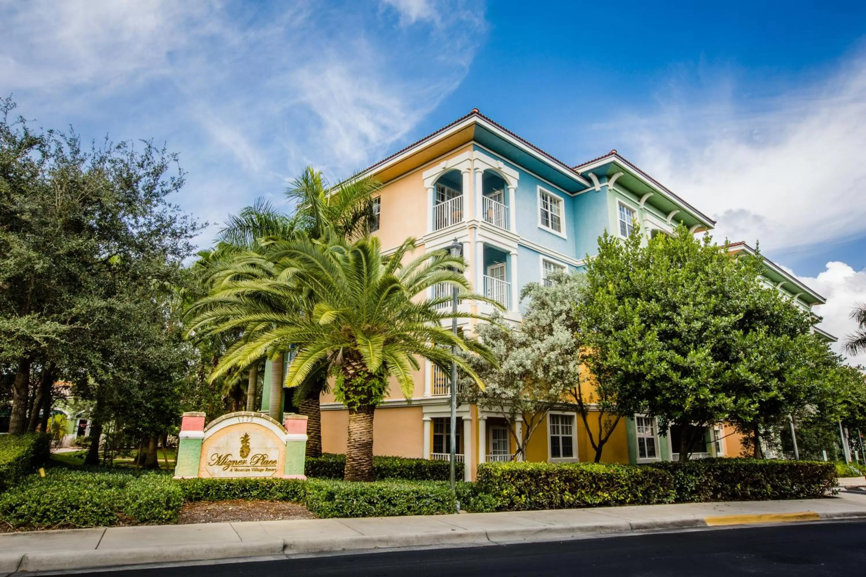 Facade/entrance in Mizner Place at Weston Town Center, Fort Lauderdale