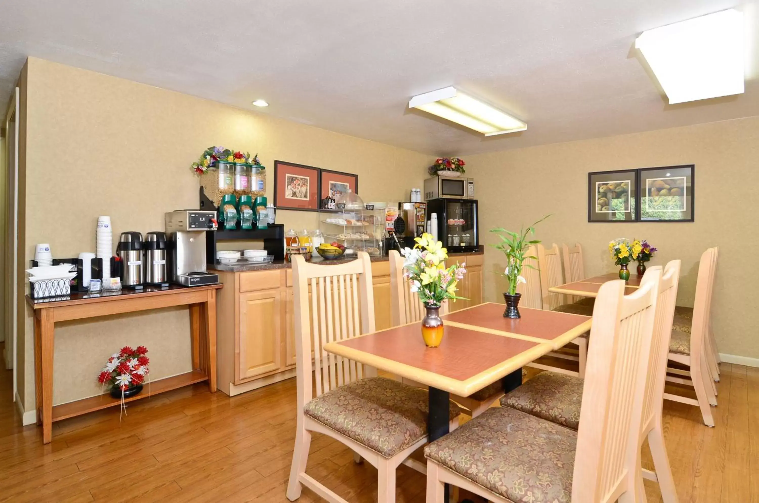 Continental breakfast, Restaurant/Places to Eat in Americas Best Value Inn Iola