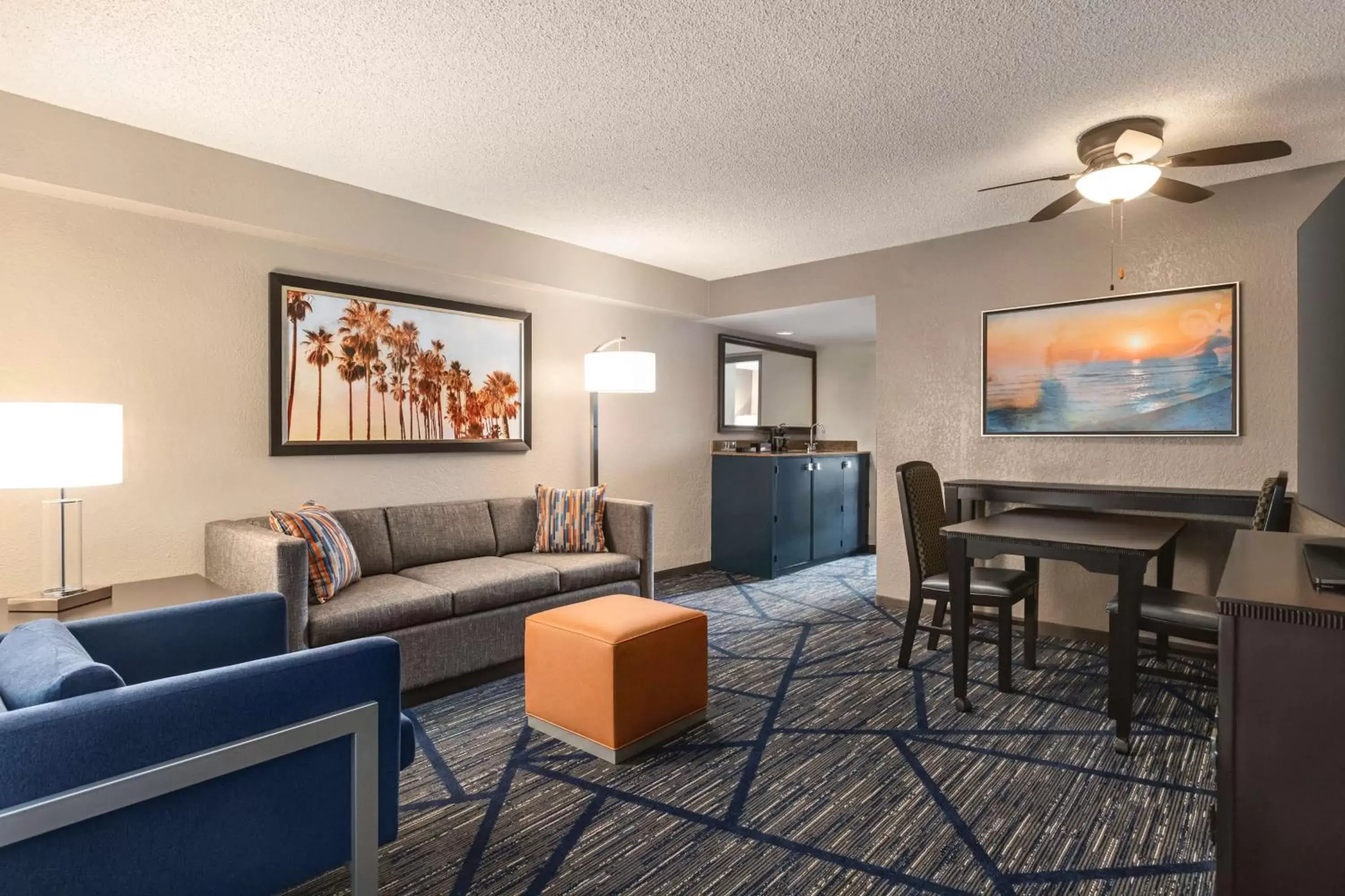 Bedroom, Seating Area in Embassy Suites by Hilton Miami International Airport