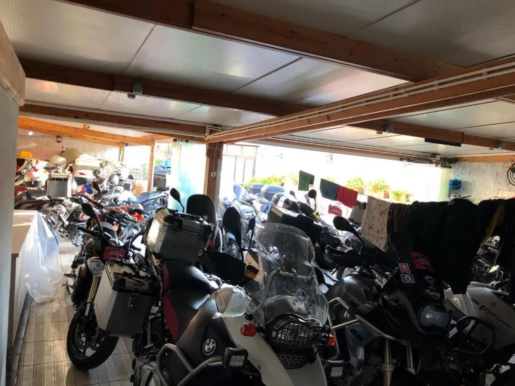 Parking in Hotel Crowded House