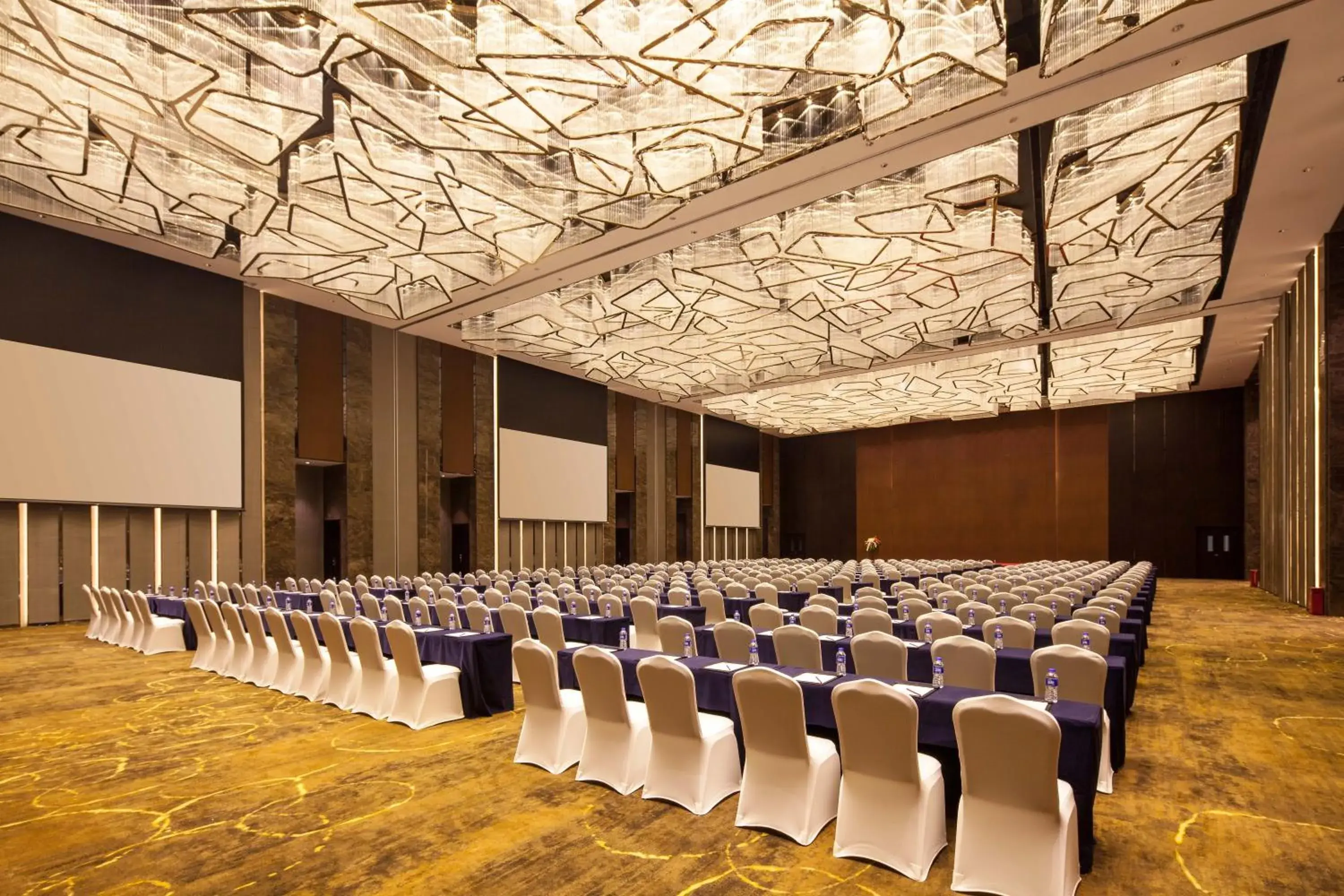 Lobby or reception in Crowne Plaza Kunshan, an IHG Hotel