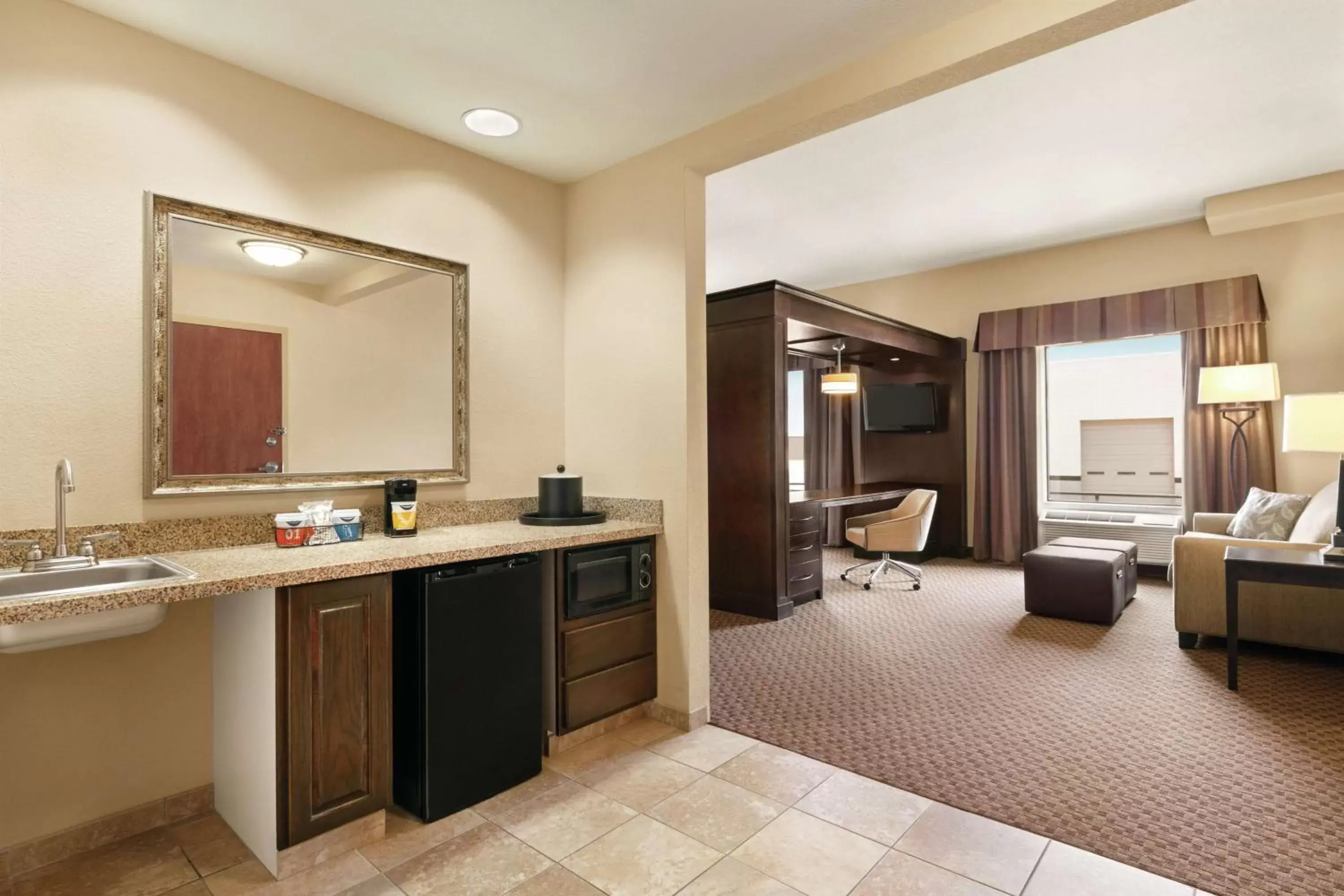 Photo of the whole room, Bathroom in Hampton Inn & Suites Enid