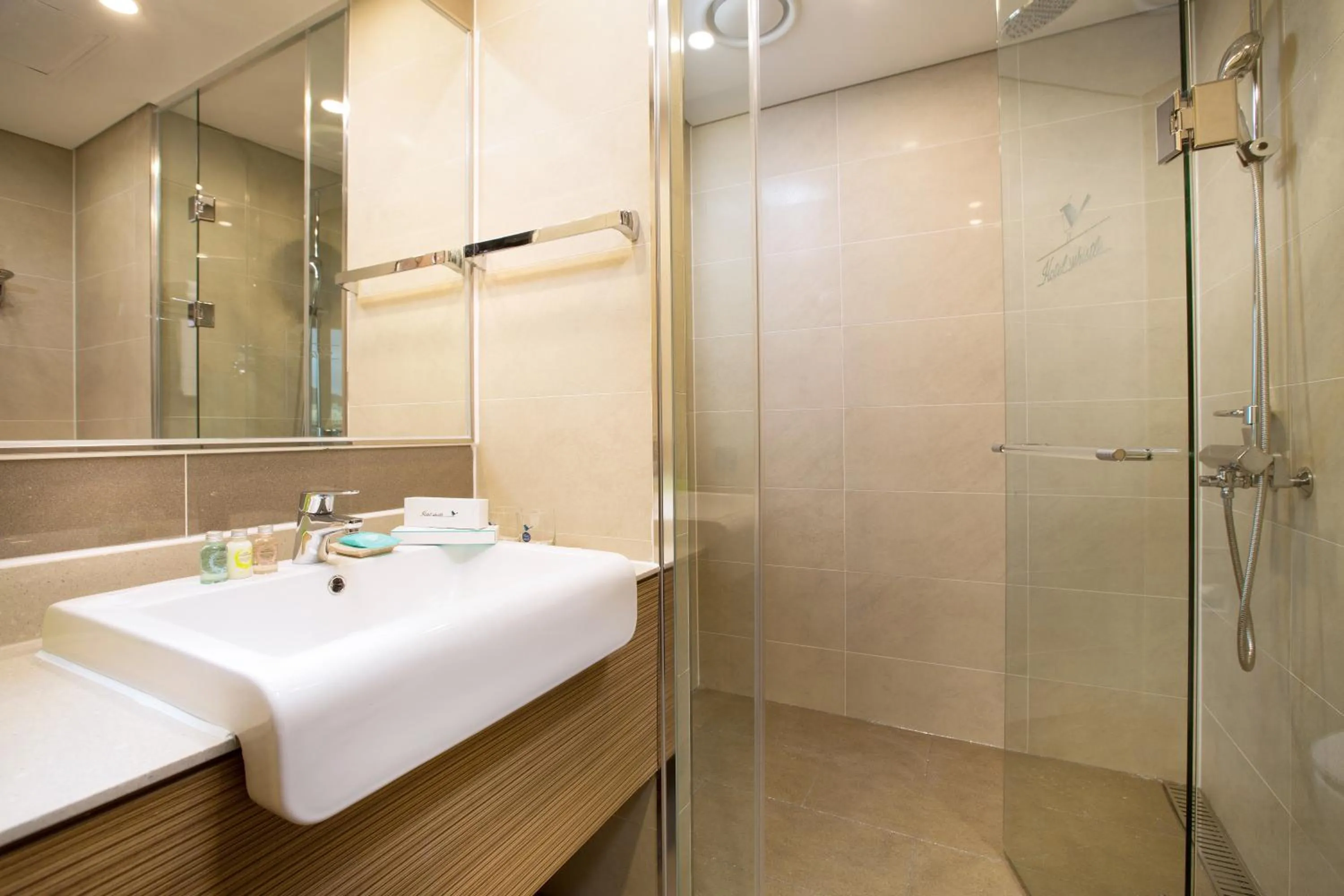 Bathroom in Hotel Whistlelark, BW Signature Collection