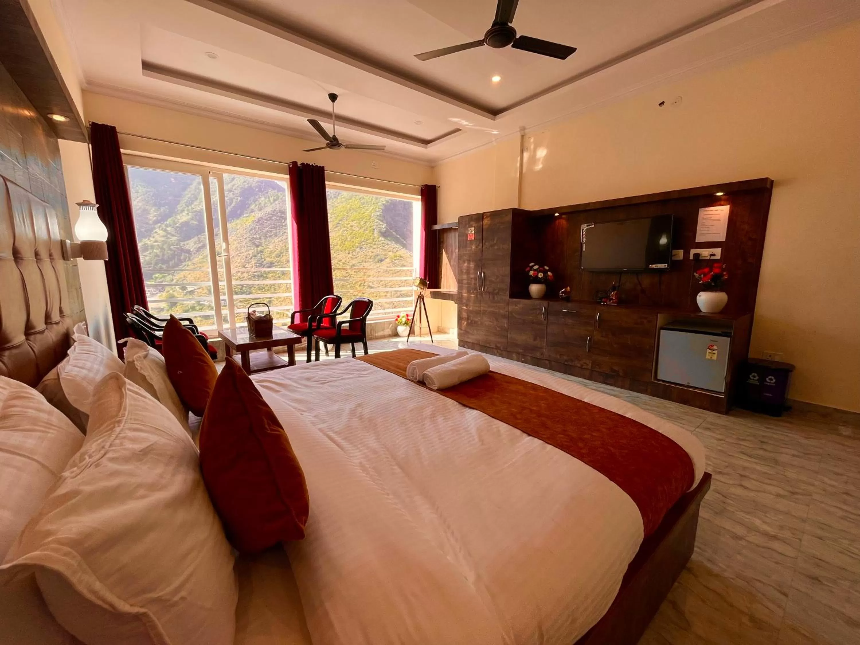 The Kempty Fall Resort, Mussoorie