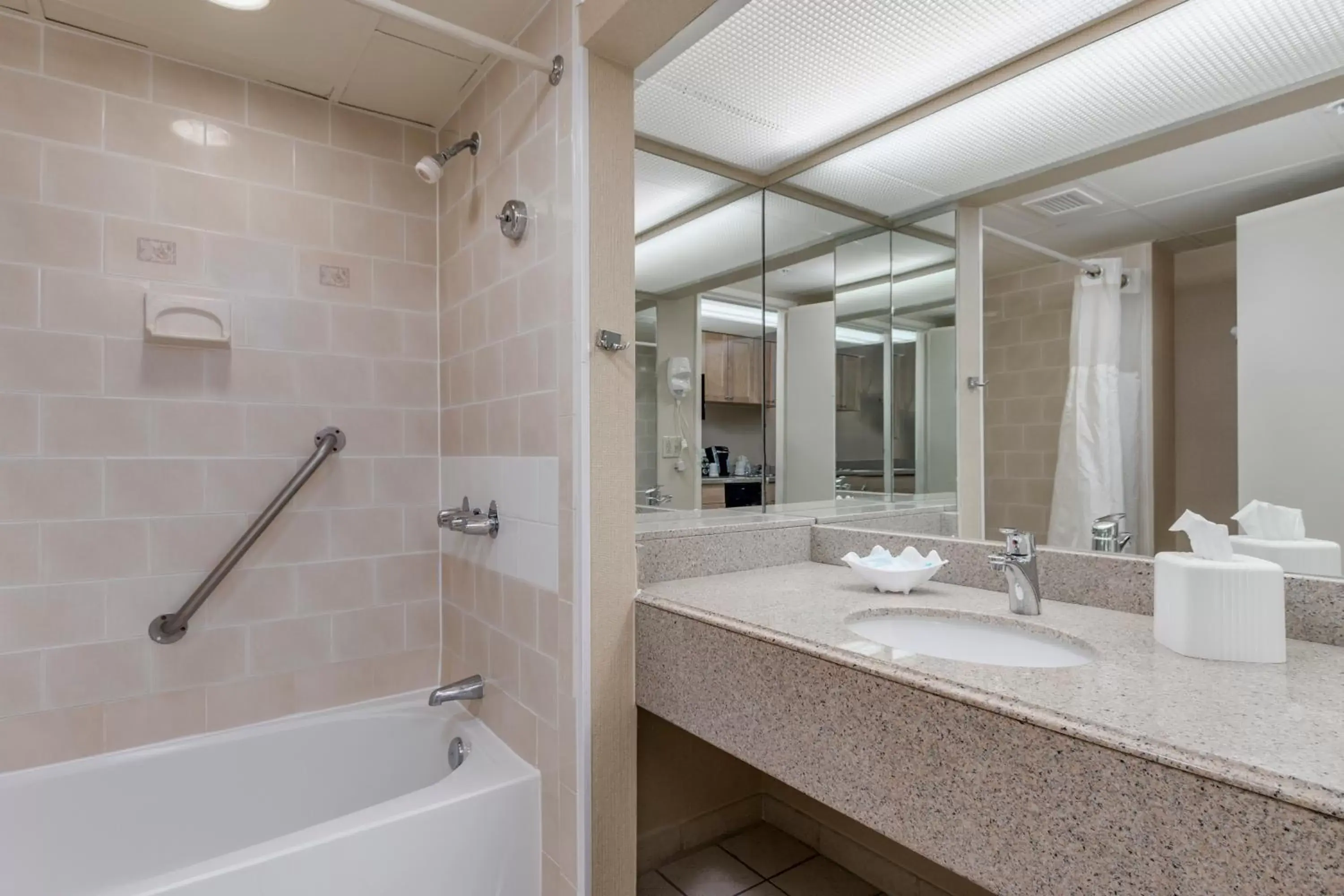 Shower, Bathroom in Princess Royale Oceanfront Resort