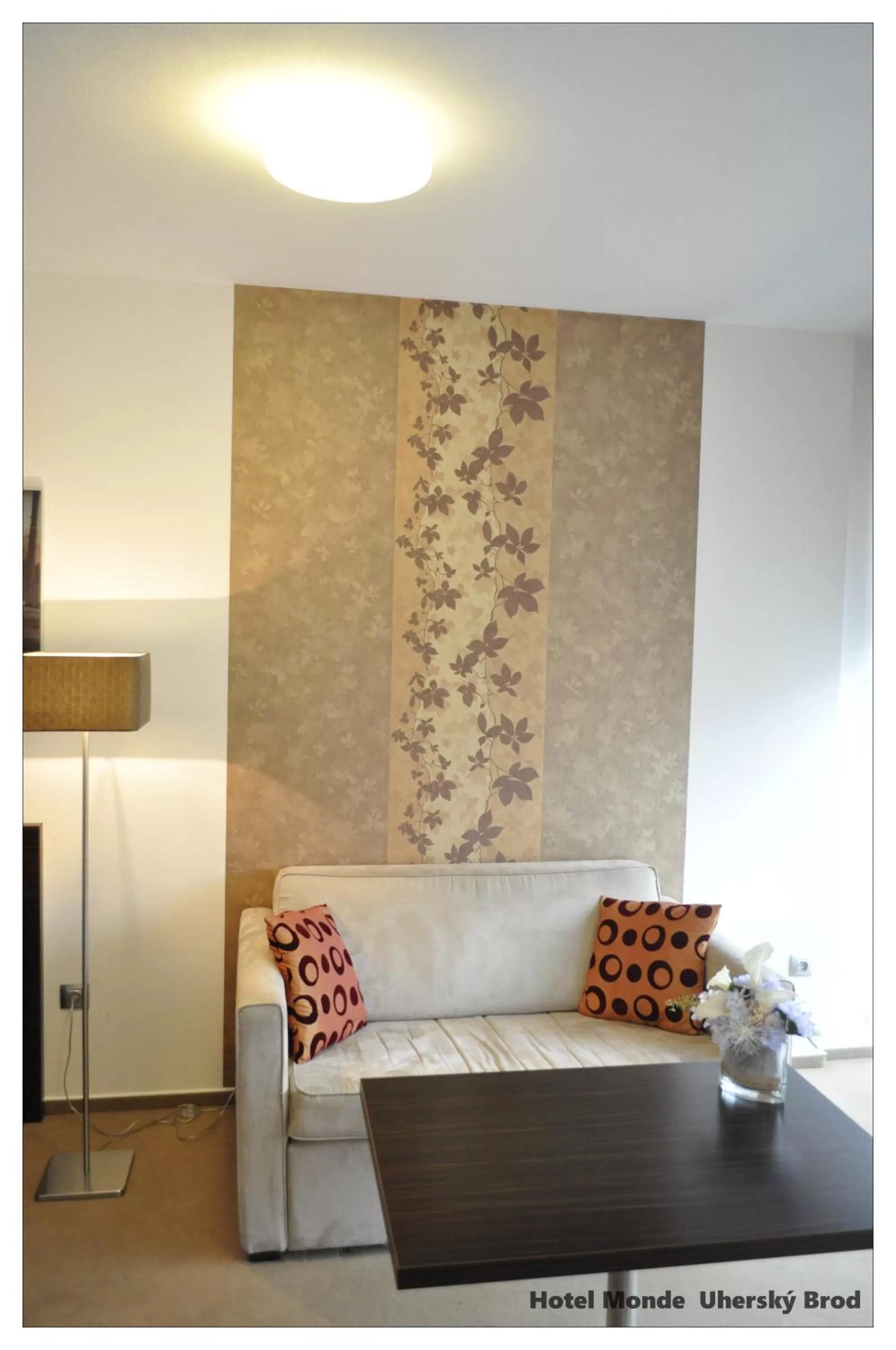 Seating area in Hotel Monde