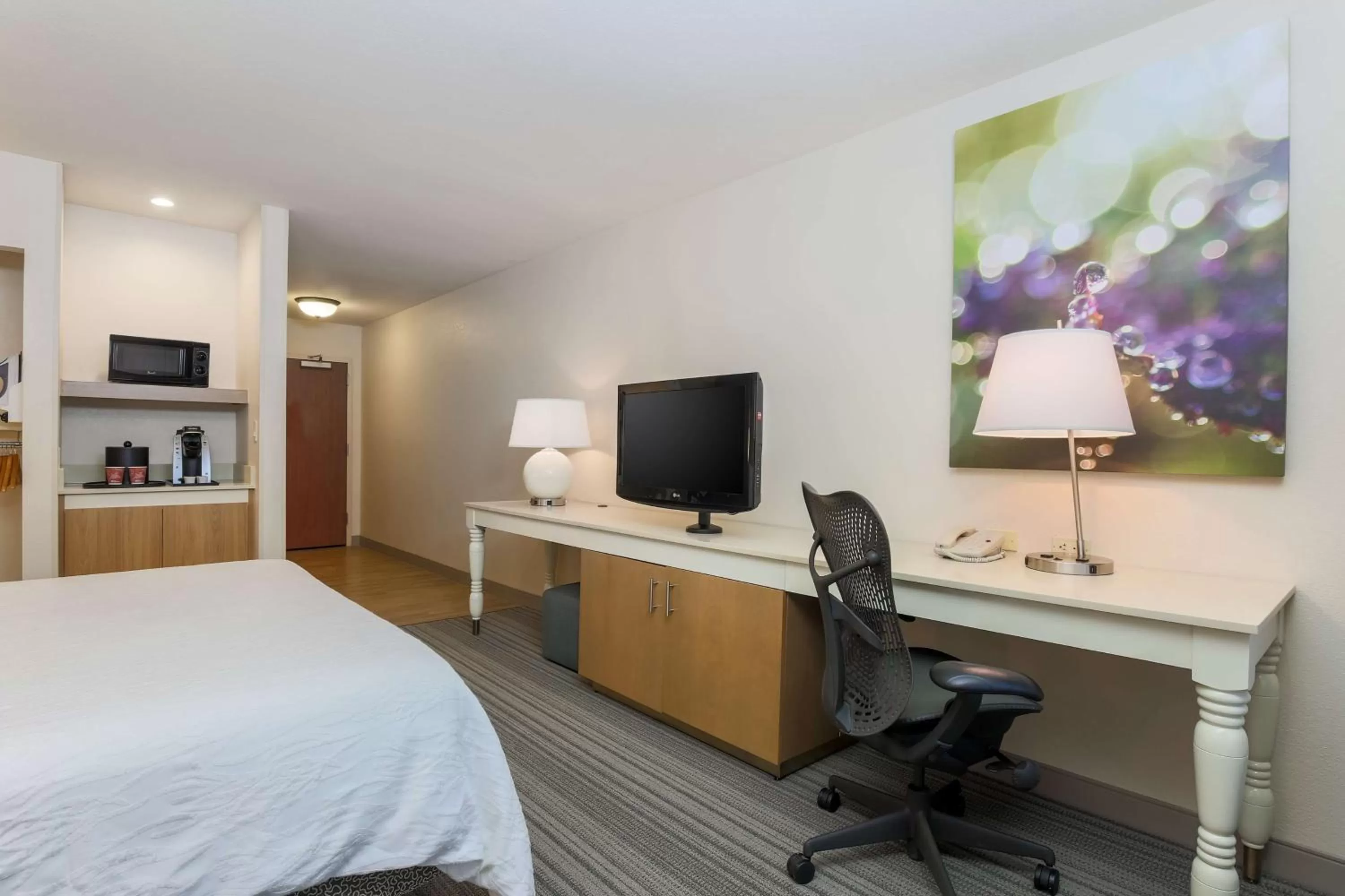 King Room with BathTub - Disability Access  in Hilton Garden Inn Bakersfield