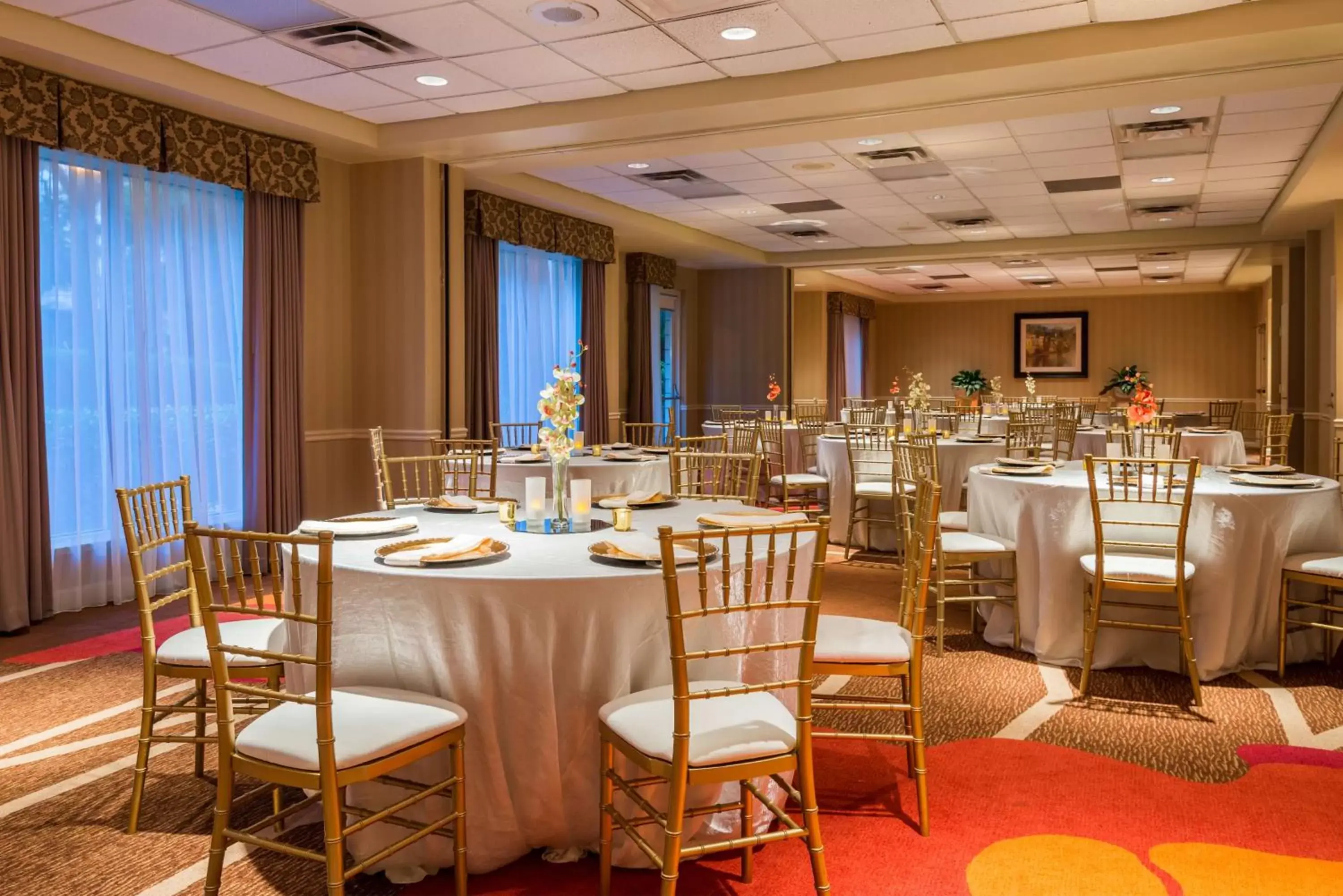 Meeting/conference room, Restaurant/Places to Eat in Hilton Garden Inn Atlanta North/Alpharetta