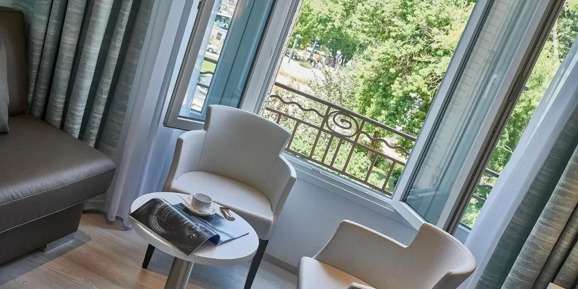 Bedroom, Seating Area in Best Western Plus Hotel Carlton Annecy