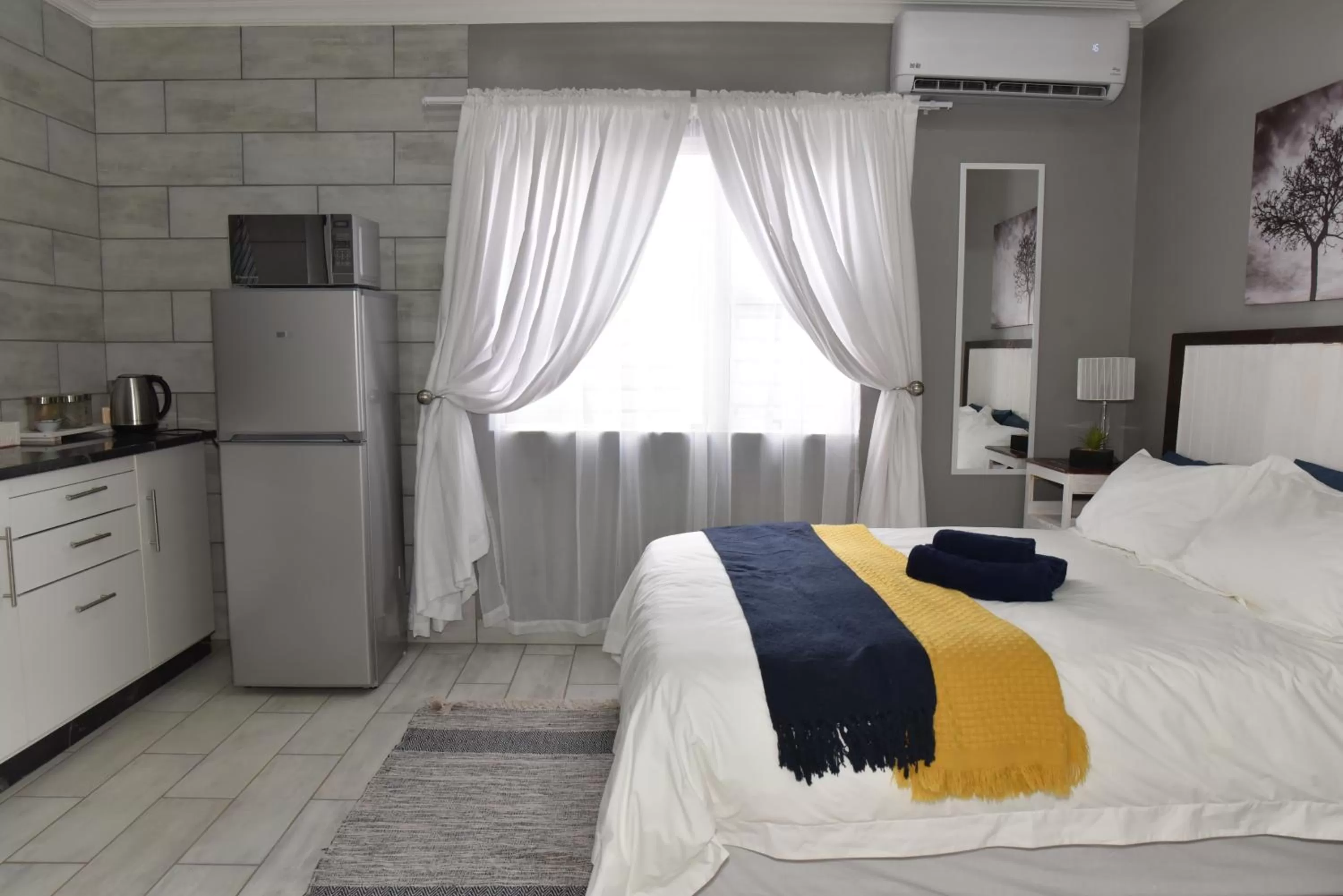 Photo of the whole room, Bed in B&B 464 on 22nd Ave