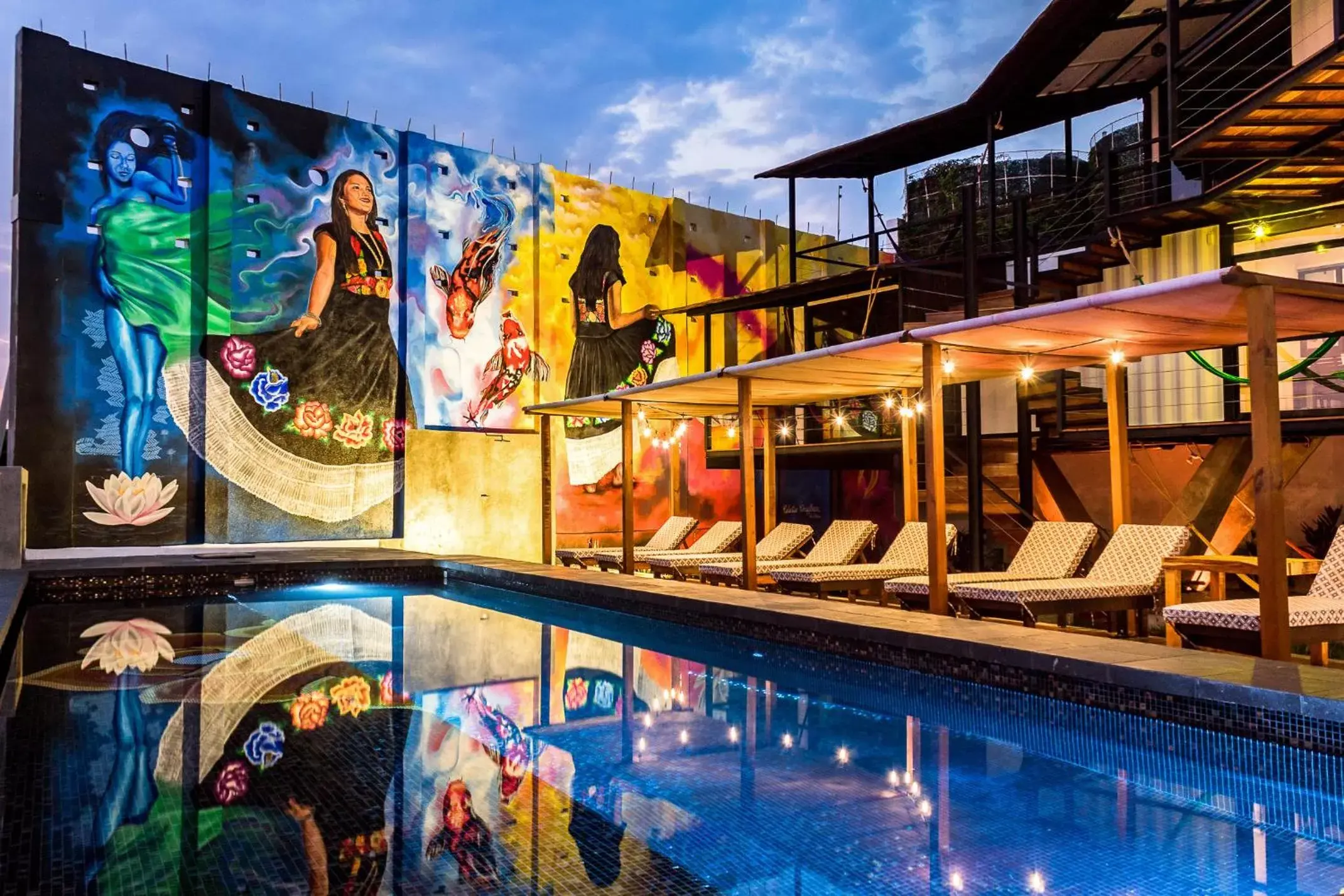 Property building, Swimming Pool in Cabane Container Boutique Hotel