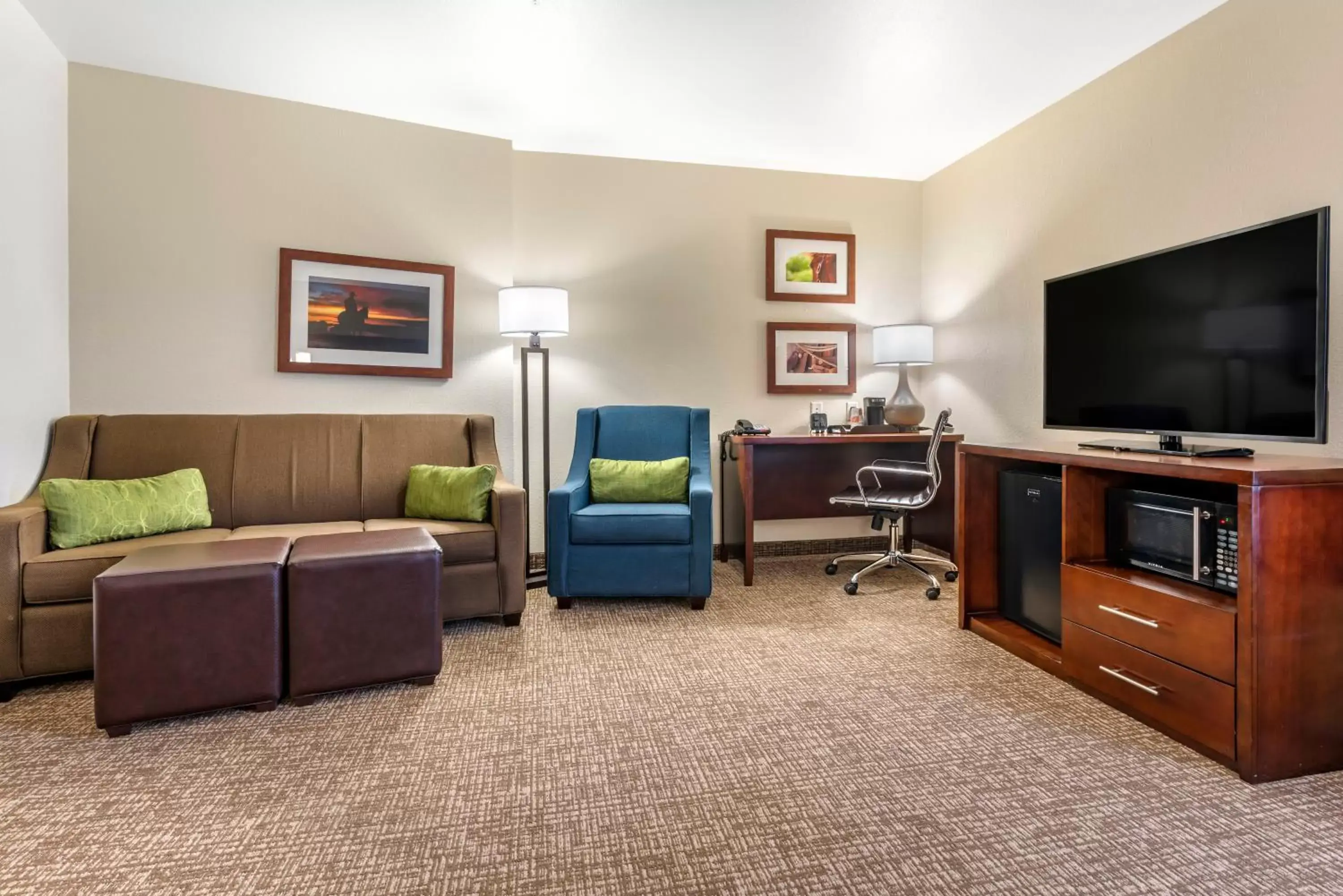 Photo of the whole room, Seating Area in Comfort Suites Fernley