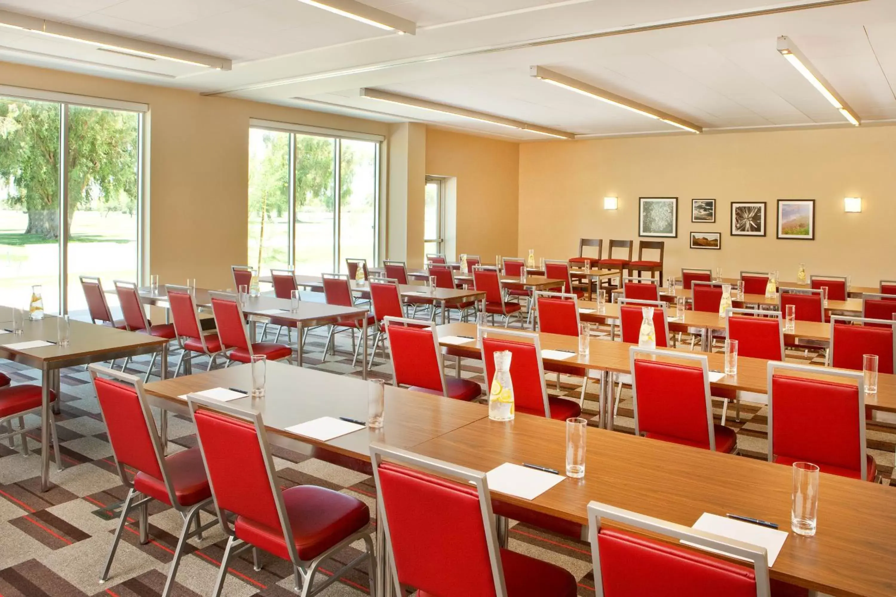 Meeting/conference room, Restaurant/Places to Eat in Four Points by Sheraton at Phoenix Mesa Gateway Airport