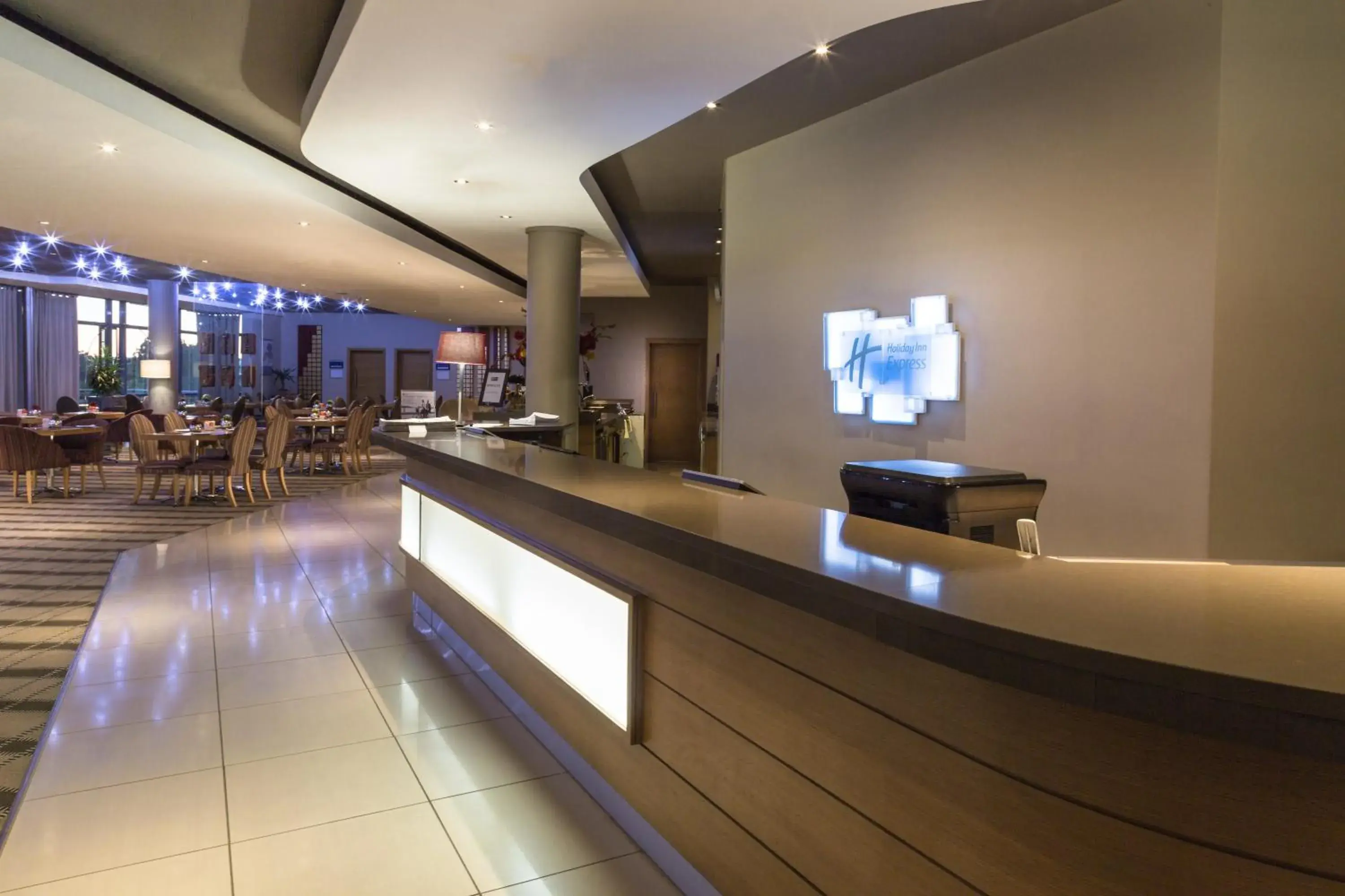 Property building, Lobby/Reception in Holiday Inn Express Sandton-Woodmead, an IHG Hotel