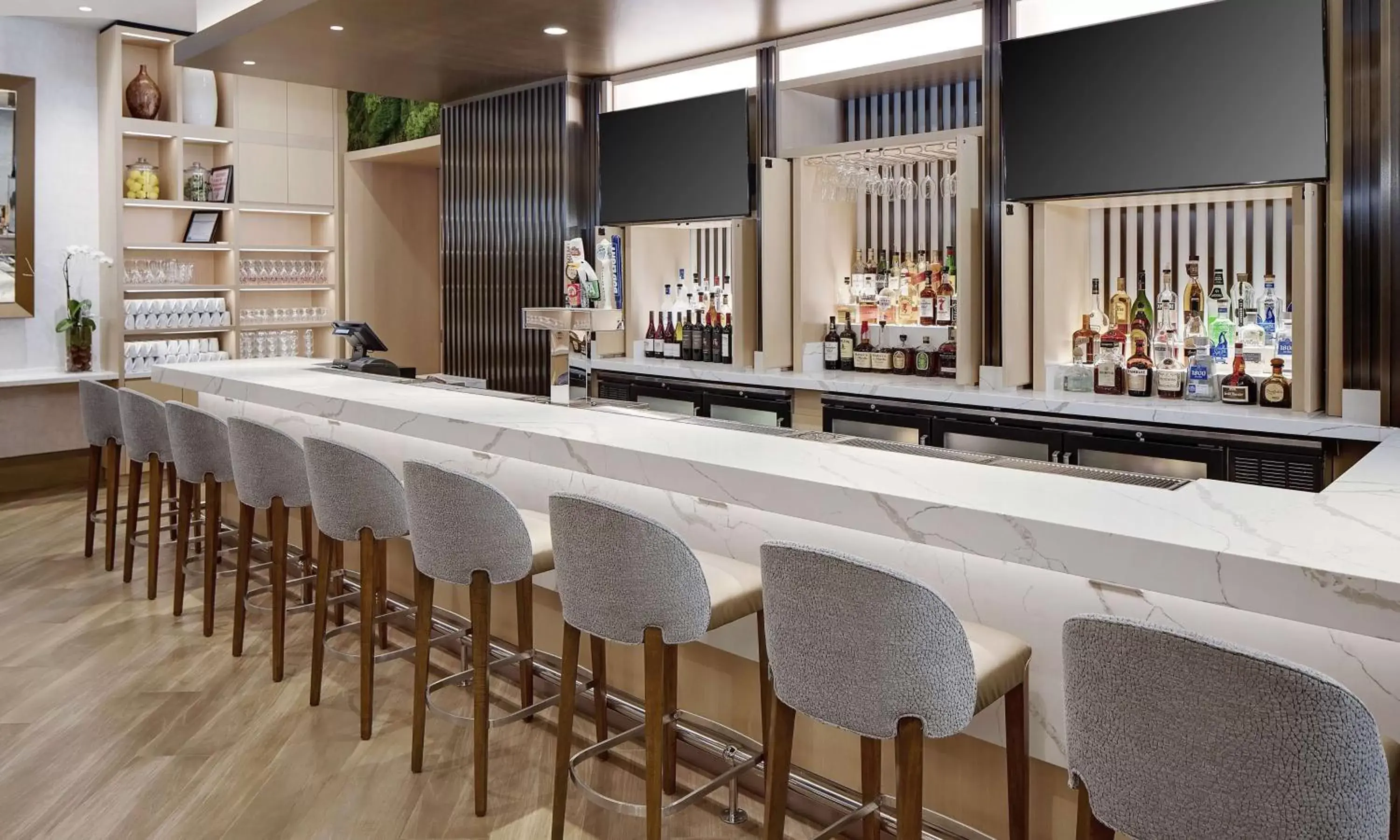 Lobby or reception, Lounge/Bar in Hilton Grand Vacations Club Chicago Magnificent Mile