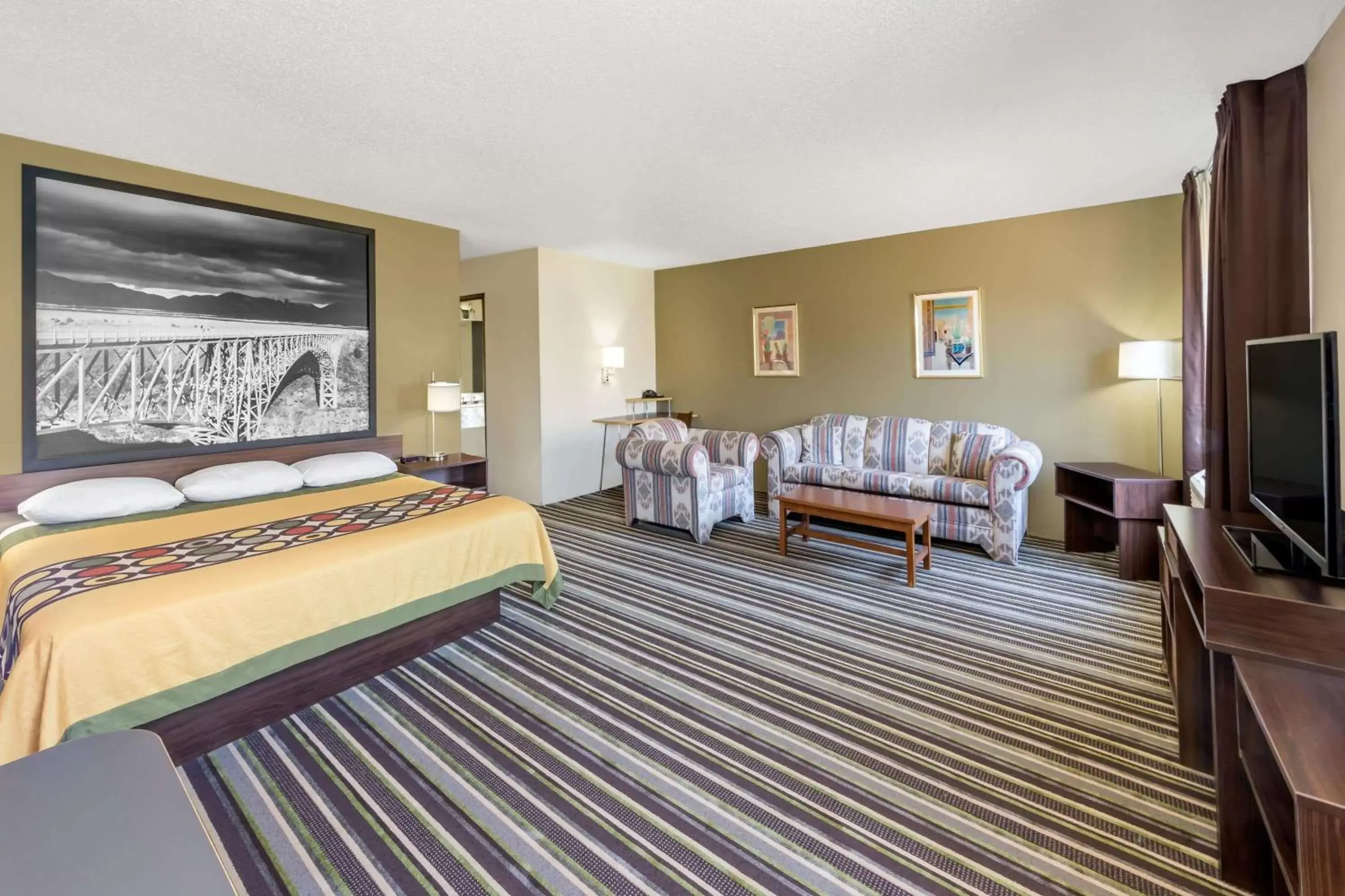 Photo of the whole room in Super 8 by Wyndham Roswell