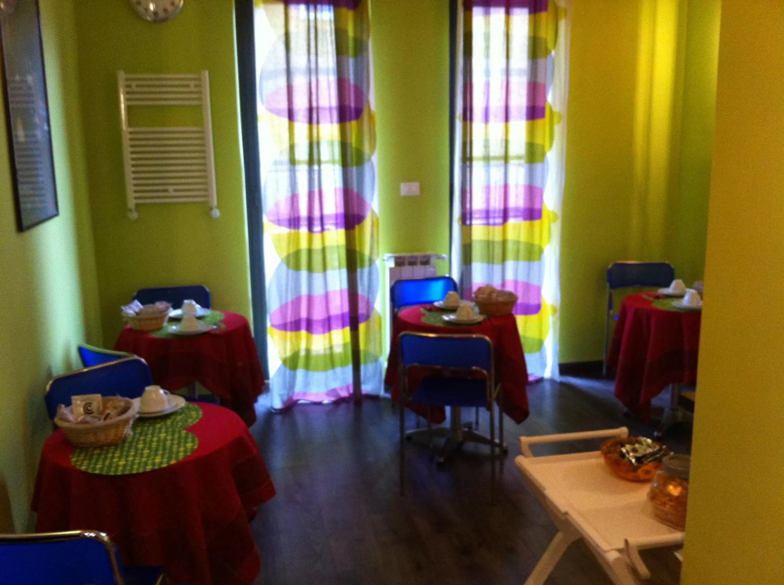 Communal kitchen in Almi Rooms