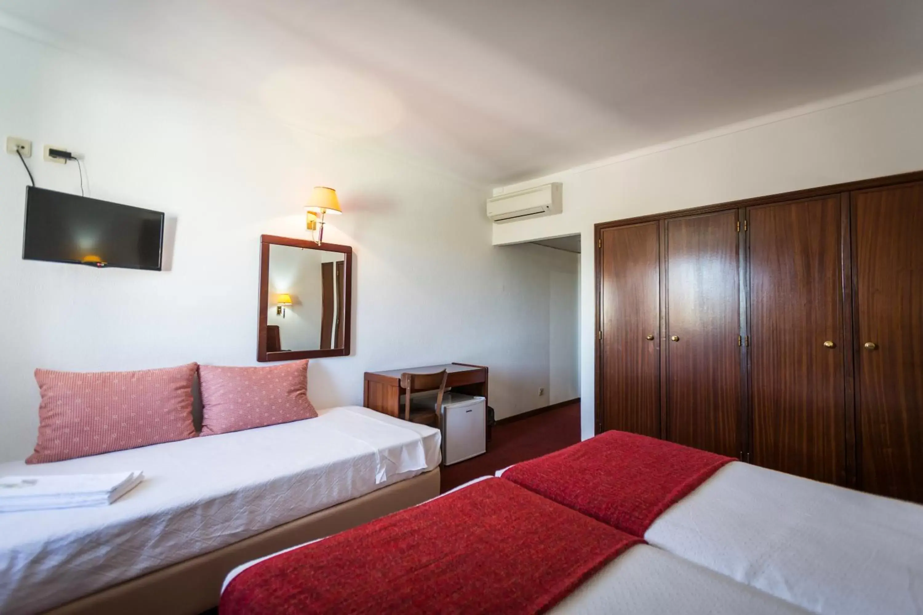 Bedroom, Bed in Hotel Arangues Bedroom, Bed in Hotel Arangues