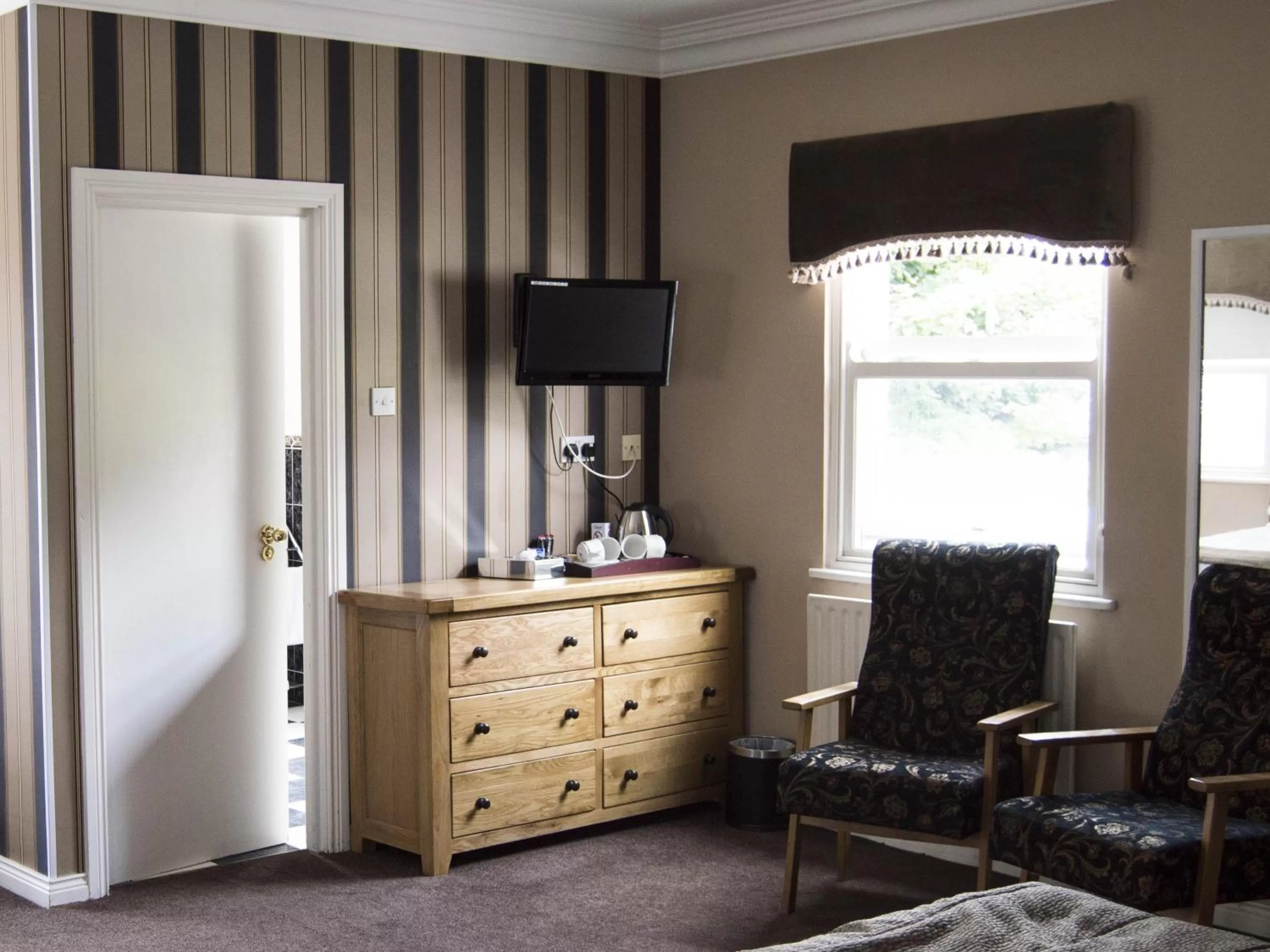 Triple Room with Shower in The Ryandale Inn