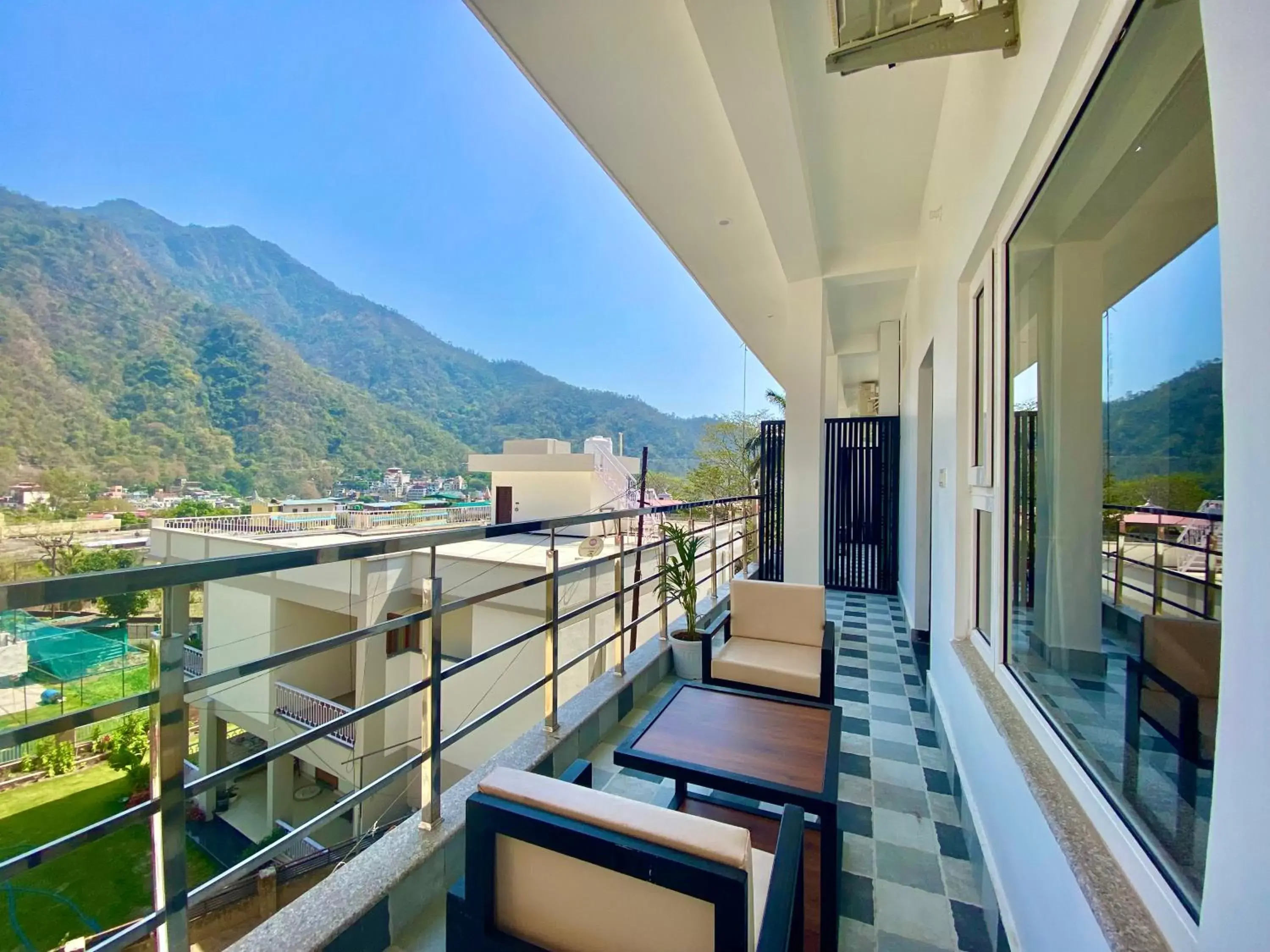 Balcony/Terrace in Hotel Wraveler Inn Rishikesh