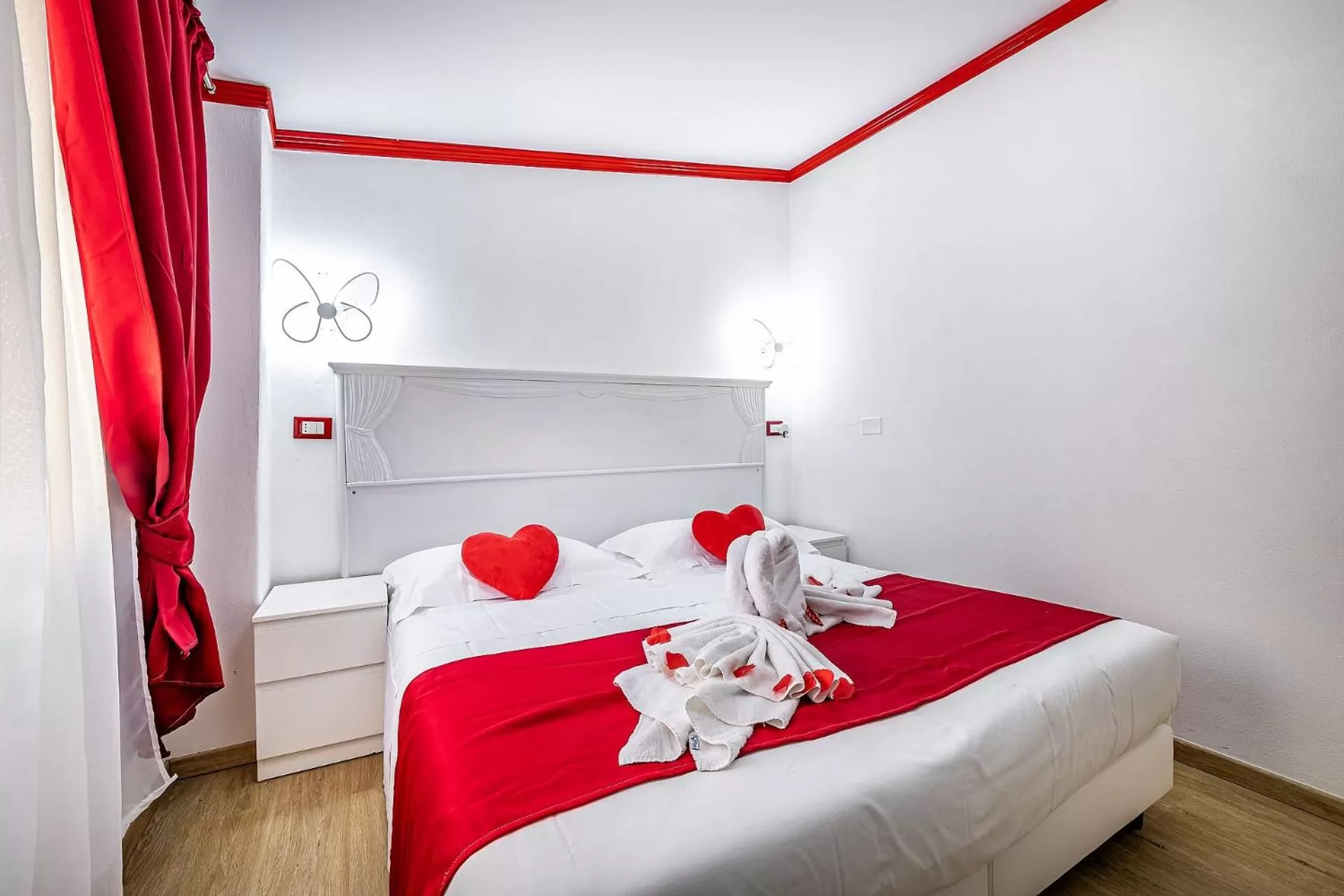 Bedroom, Bed in HOTEL VENETO con accesso ZTL