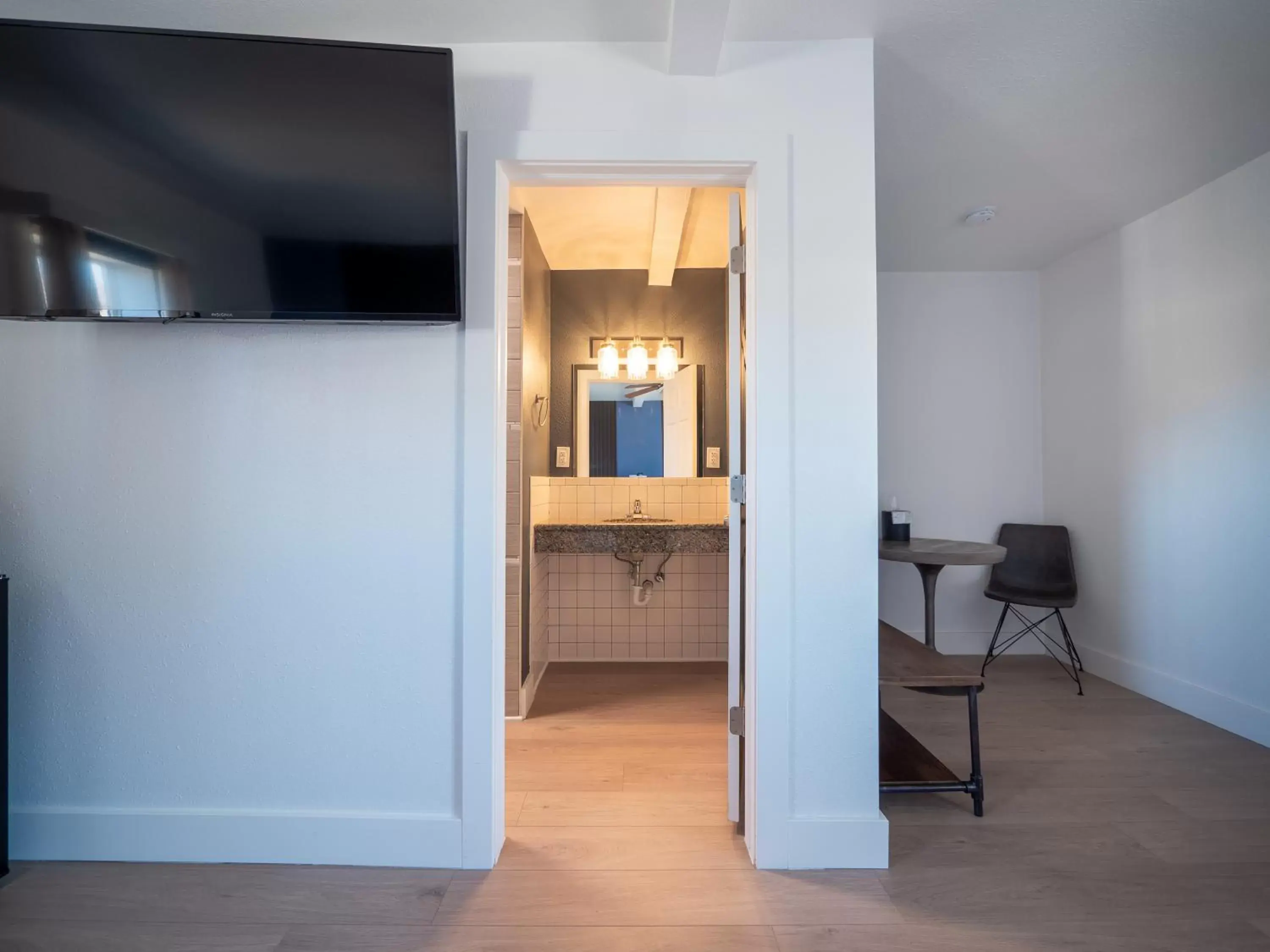 Kitchen/Kitchenette in Balanced Rock Inn