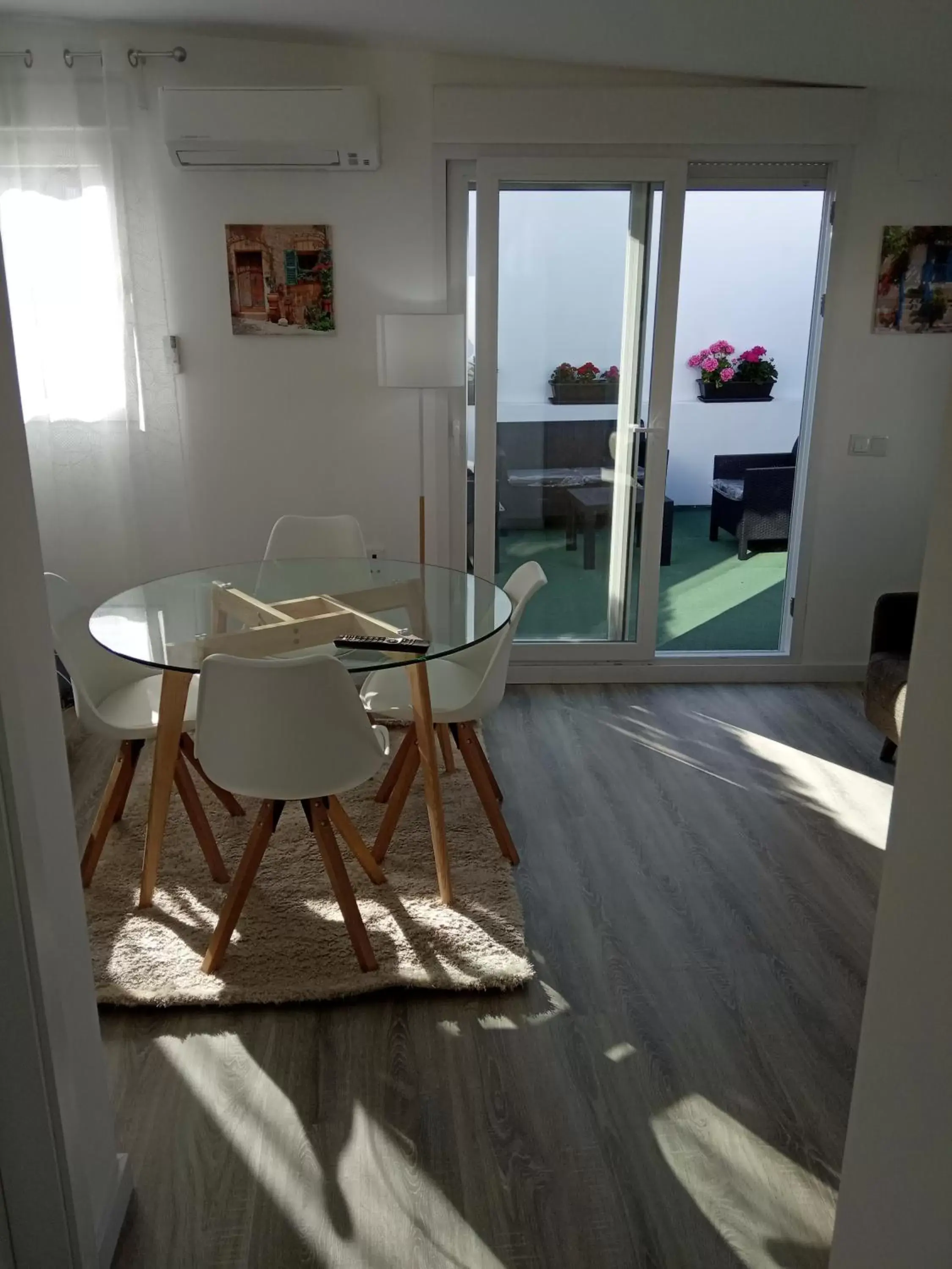 Living room, Dining Area in Alicante Center Apart