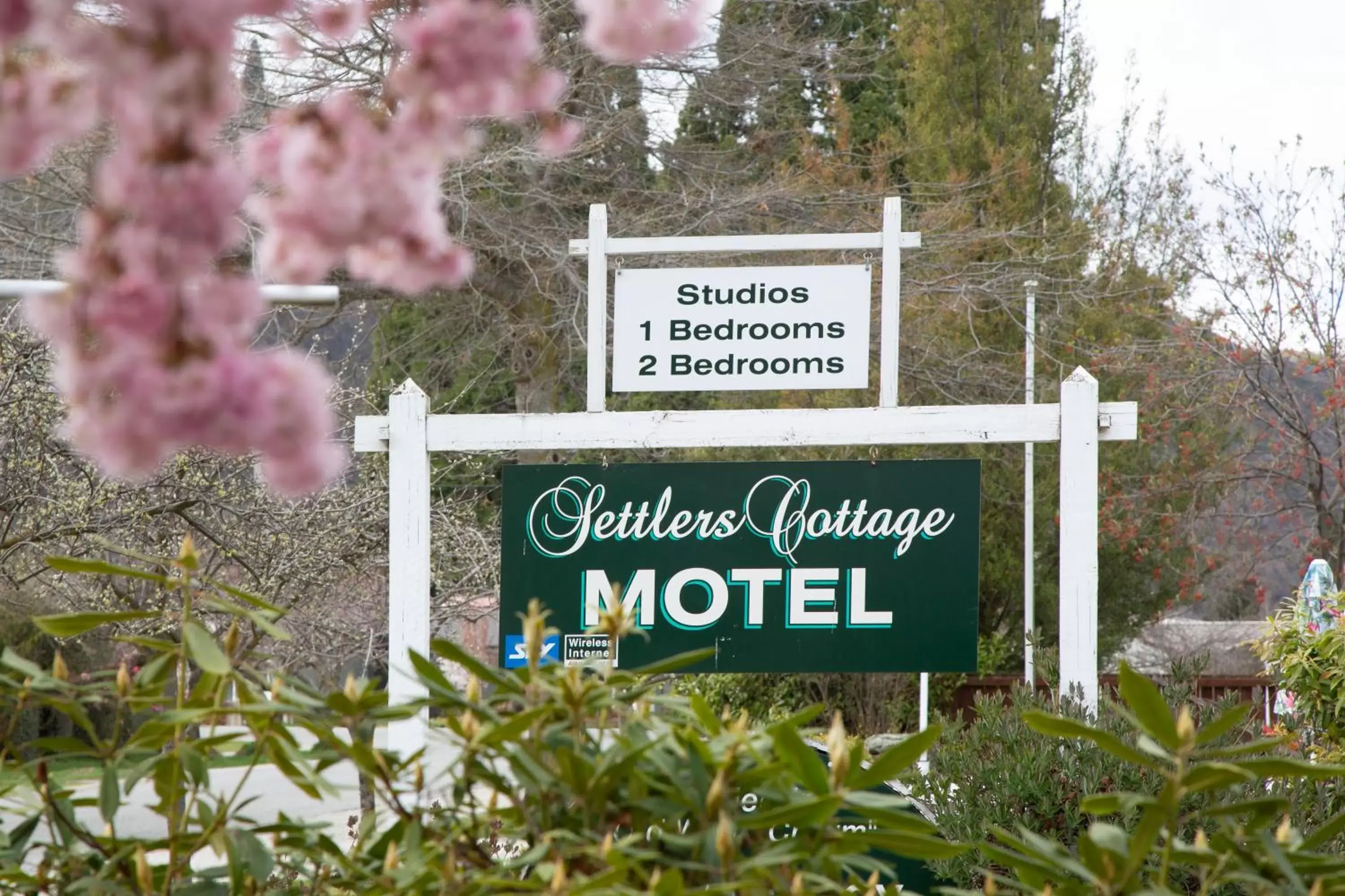 Settlers Cottage Motel