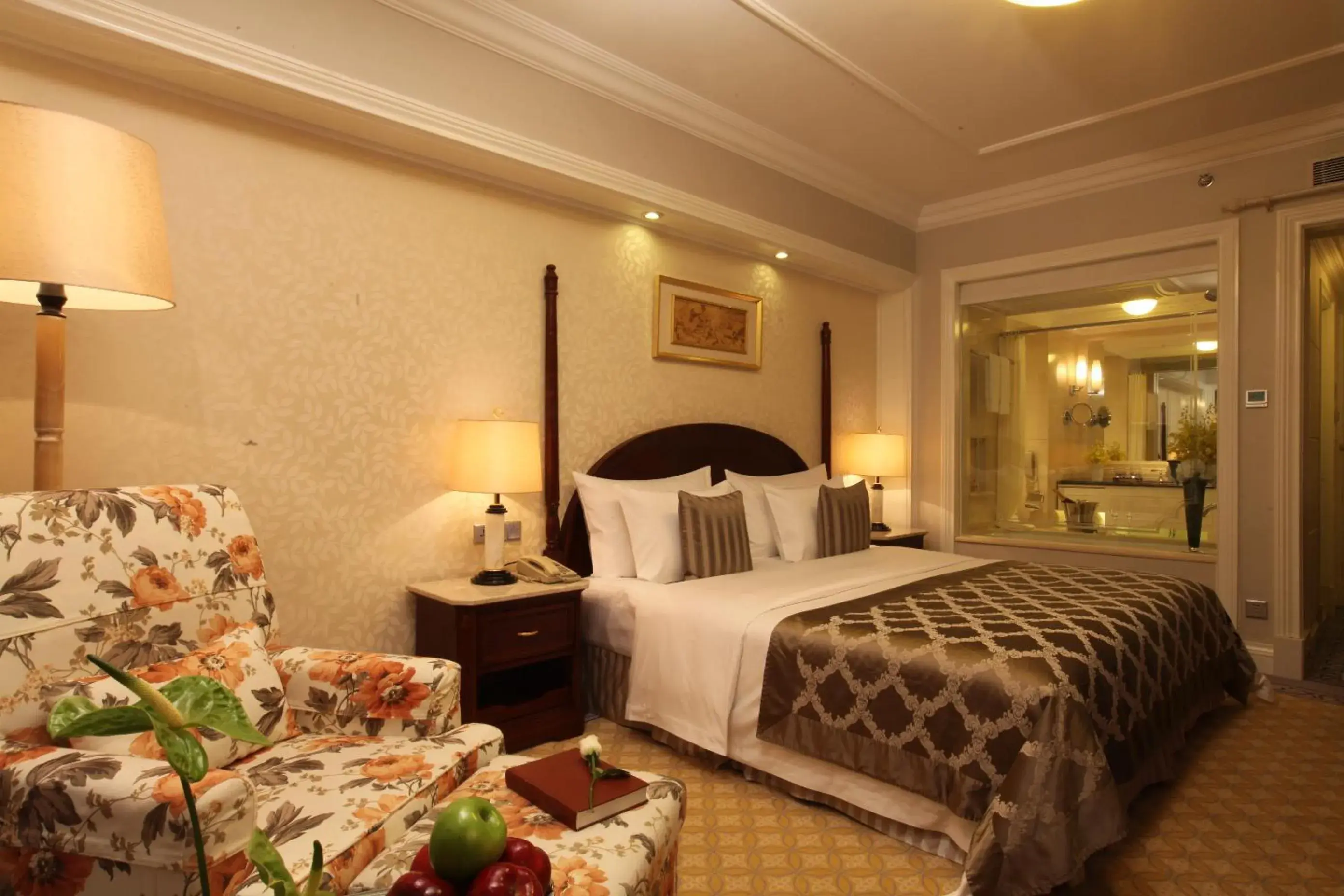 Executive King Room in Zhongwei Green Lake Hotel Kunming