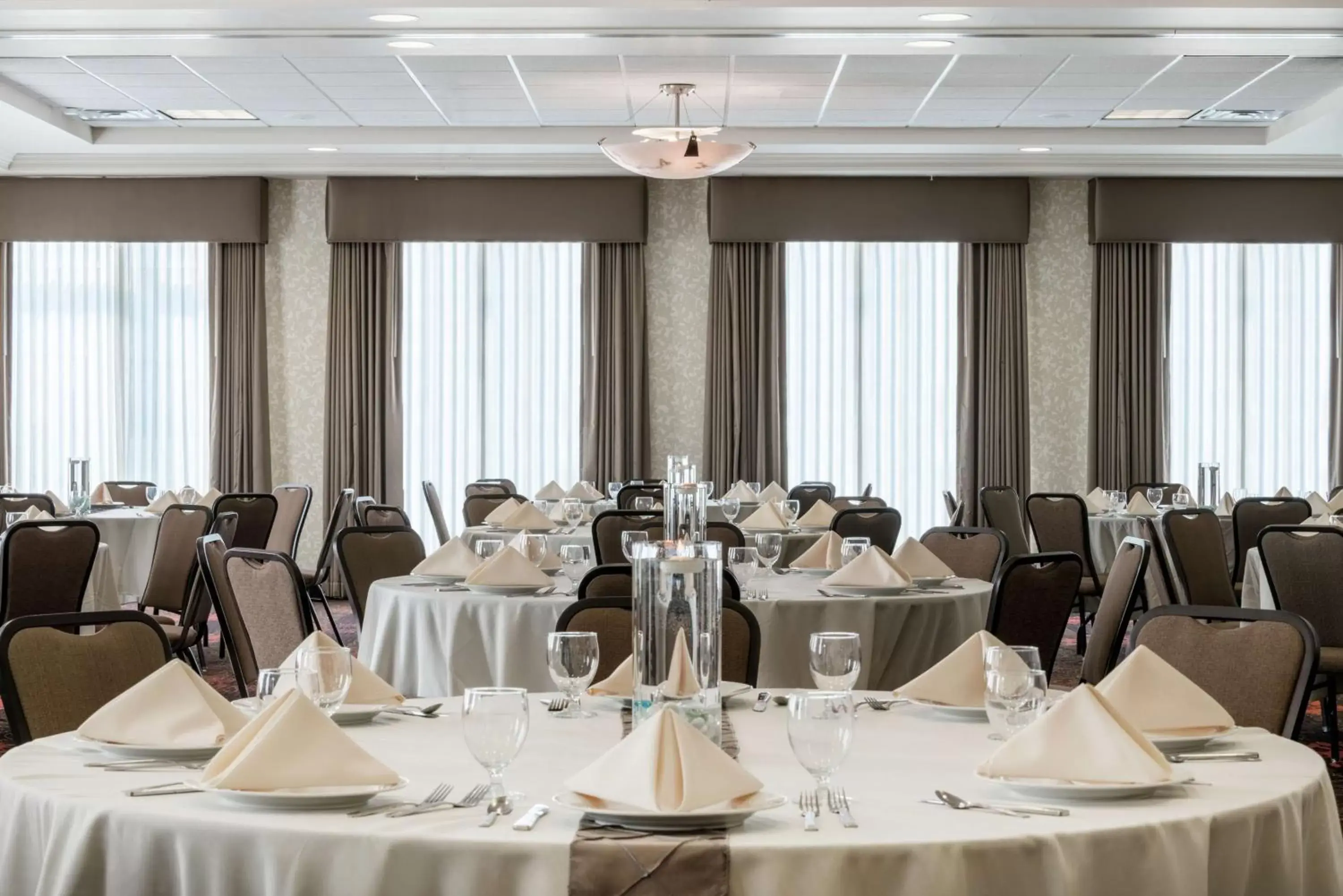 Meeting/conference room, Restaurant/Places to Eat in Hilton Garden Inn Valley Forge/Oaks