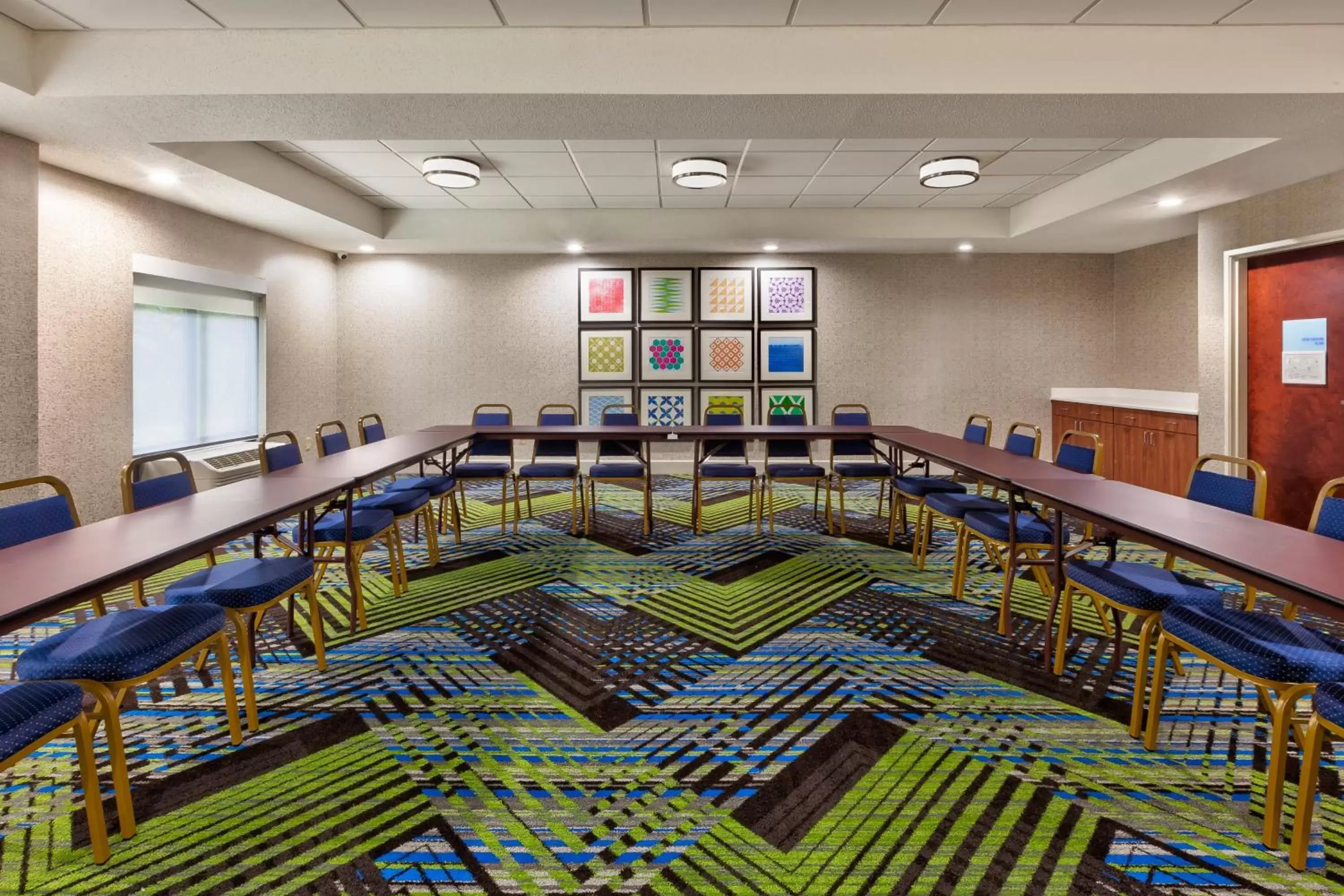 Meeting/conference room in Holiday Inn Express & Suites Chesapeake, an IHG Hotel